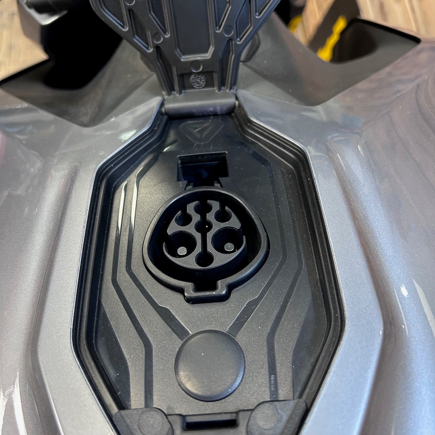 ULTRAVIOLETTE F-77 MACH 2 RECON SHADOW - STEALTH GREY