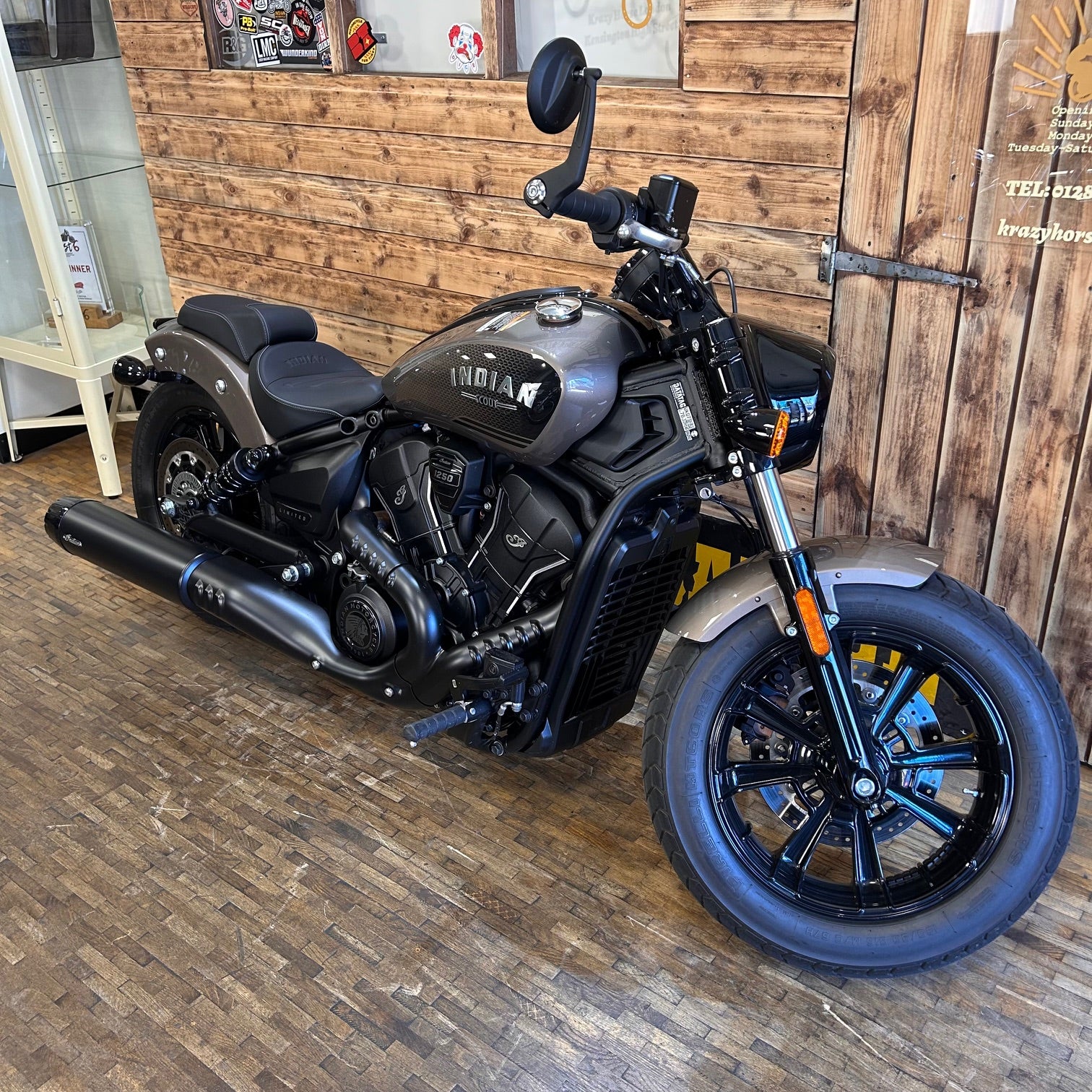INDIAN SCOUT 25 MODEL Ltd + Tech - NARA BRONZE - PreLoved