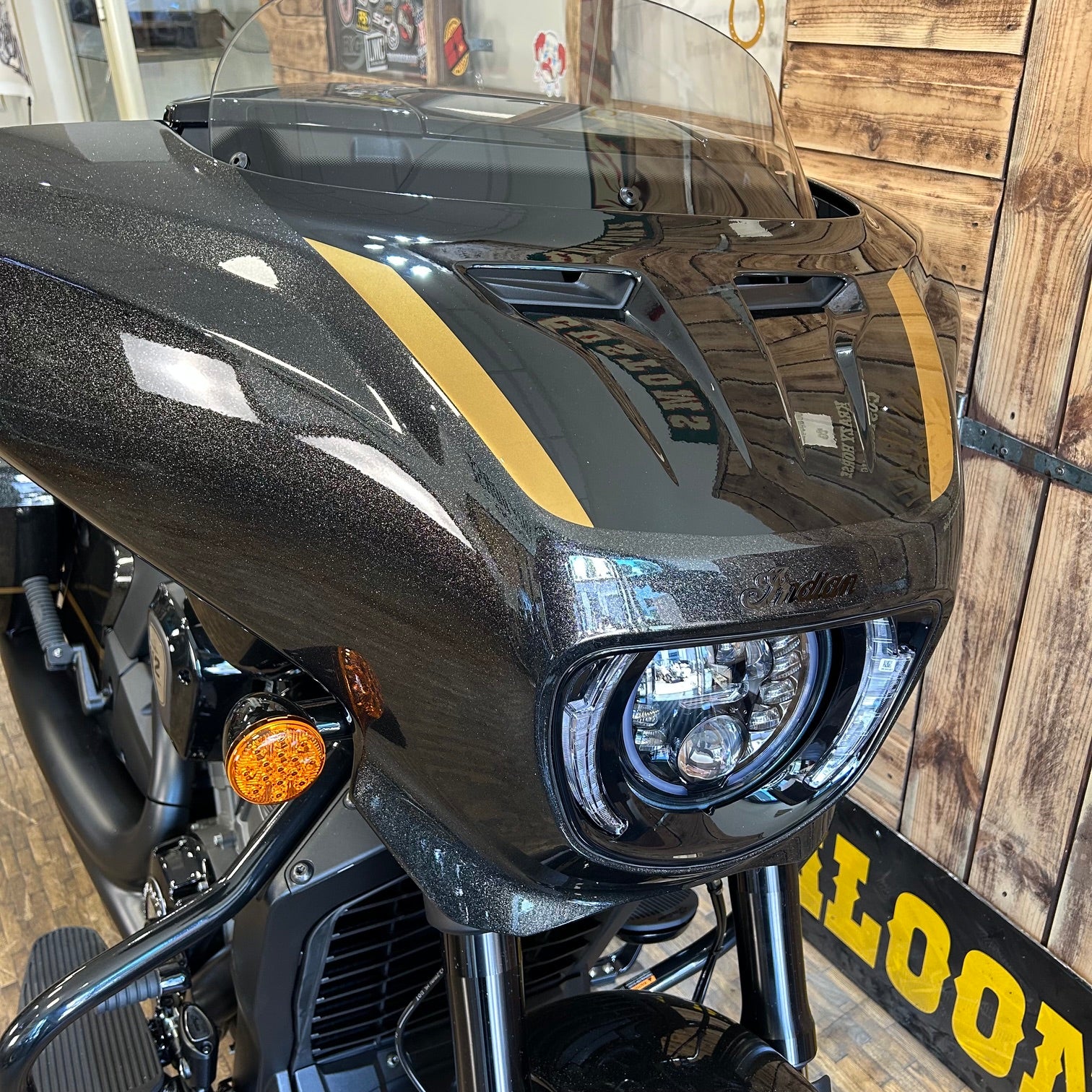INDIAN CHIEFTAIN 2026 Power plus 112 - Black Crystal with Black Metallic and Championship Gold Accent