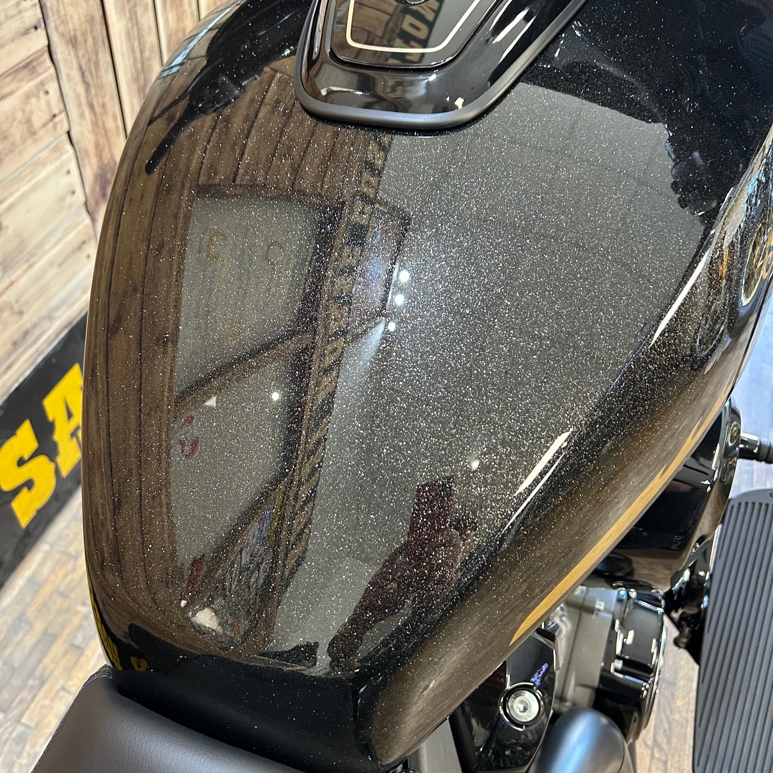 INDIAN CHIEFTAIN 2026 Power plus 112 - Black Crystal with Black Metallic and Championship Gold Accent