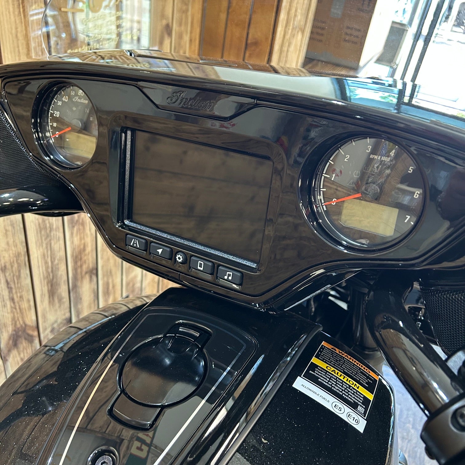 INDIAN CHIEFTAIN 2026 Power plus 112 - Black Crystal with Black Metallic and Championship Gold Accent