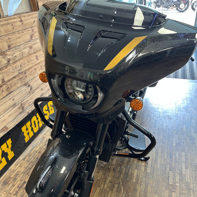 INDIAN CHIEFTAIN 2026 Power plus 112 - Black Crystal with Black Metallic and Championship Gold Accent