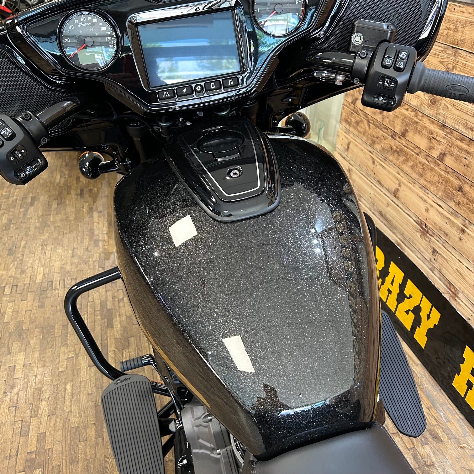 INDIAN CHIEFTAIN 2026 Power plus 112 - Black Crystal with Black Metallic and Championship Gold Accent