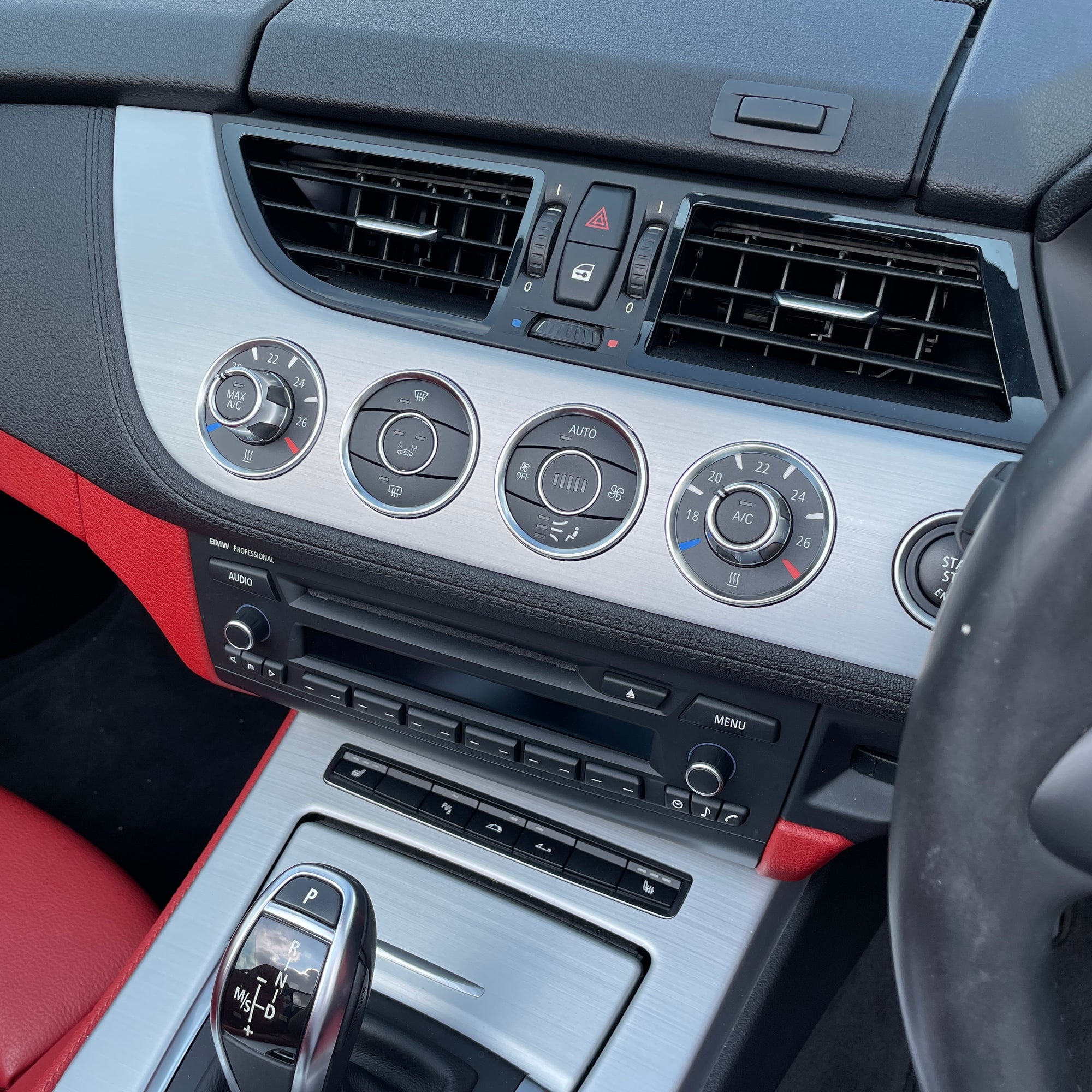 14/14 BMW Z4 SDRIVE20I M SPORT AUTO CONVERTIBLE - BLACK WITH RED LEATHER