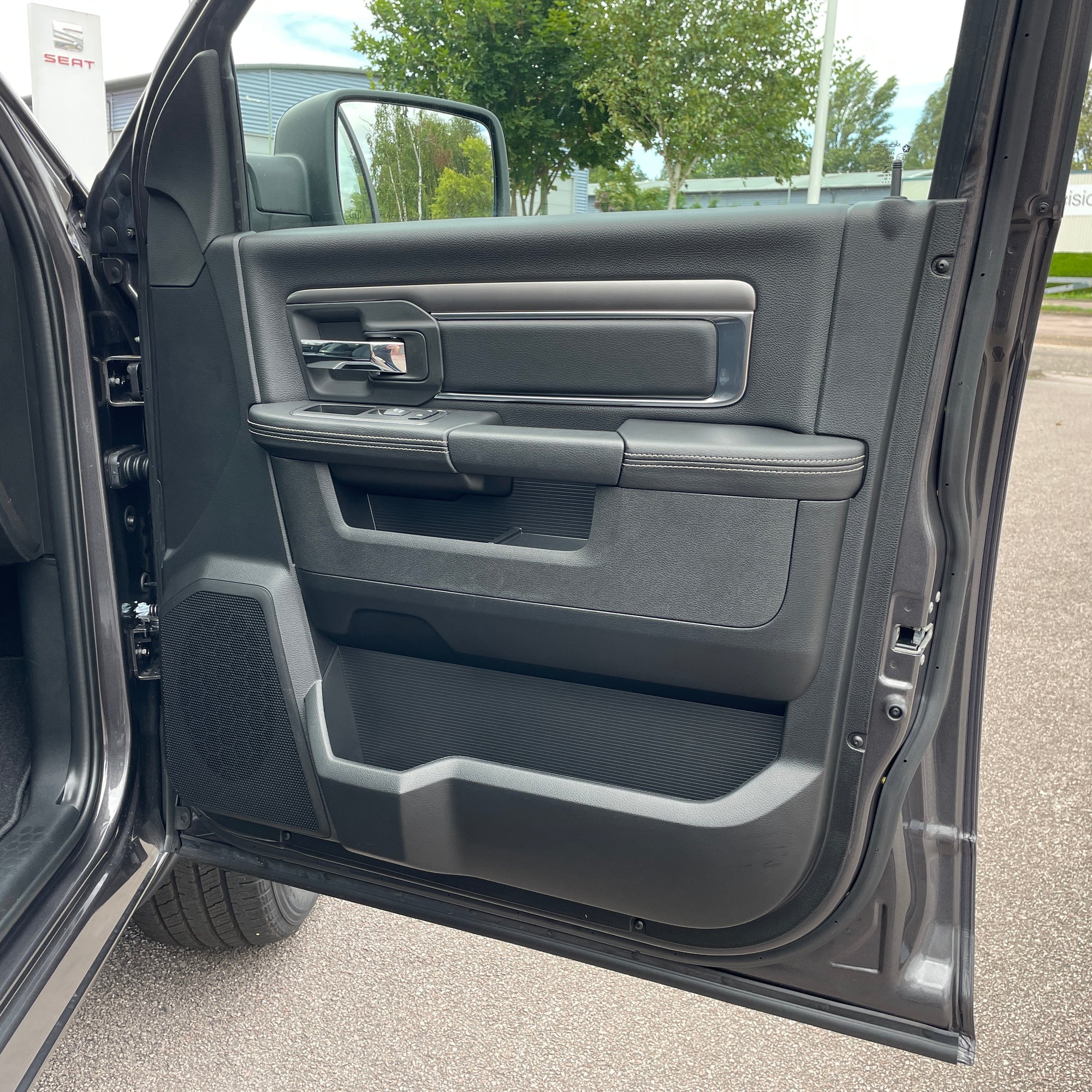 2023 RAM 1500 WARLOCK CREW CAB - GRANITE CRYSTAL WITH BLACK