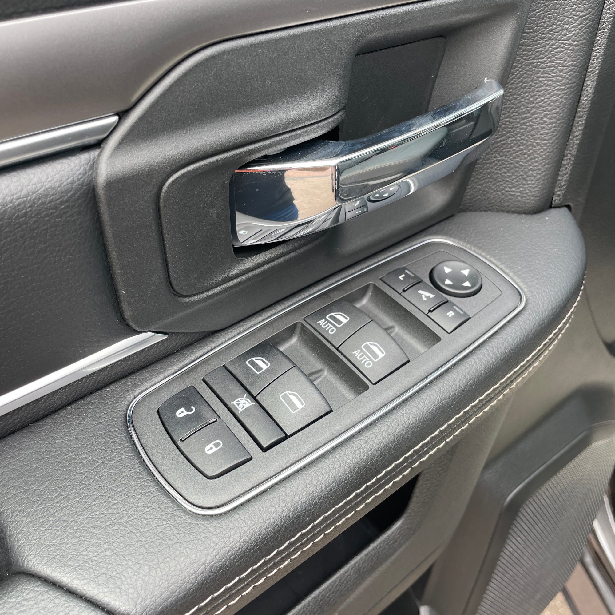 2023 RAM 1500 WARLOCK CREW CAB - GRANITE CRYSTAL WITH BLACK