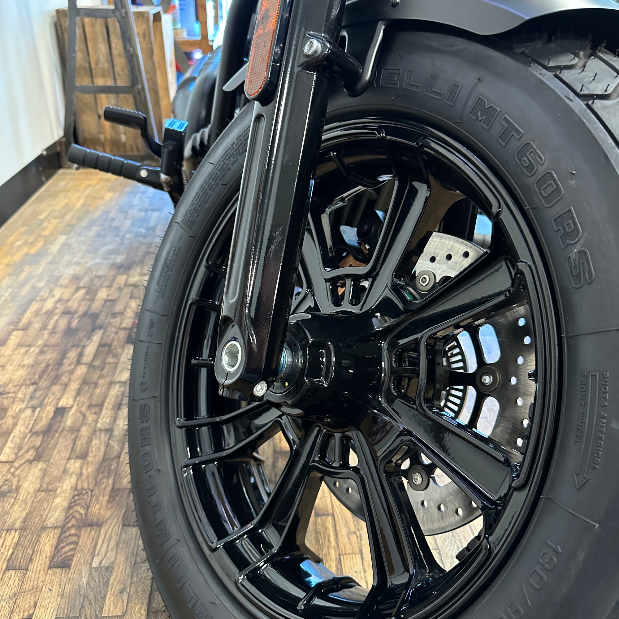 2025  INDIAN SCOUT BOBBER LIMITED+TECH - Black Smoke