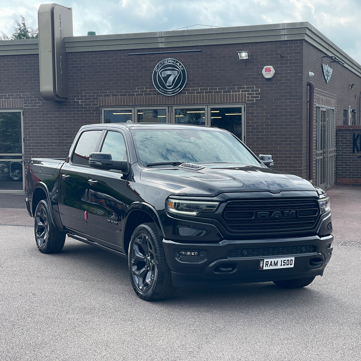 SOLD - RAM 1500 LIMITED NIGHT CREW CAB inc. PRINS LPG - DIAMOND BLACK WITH BLACK