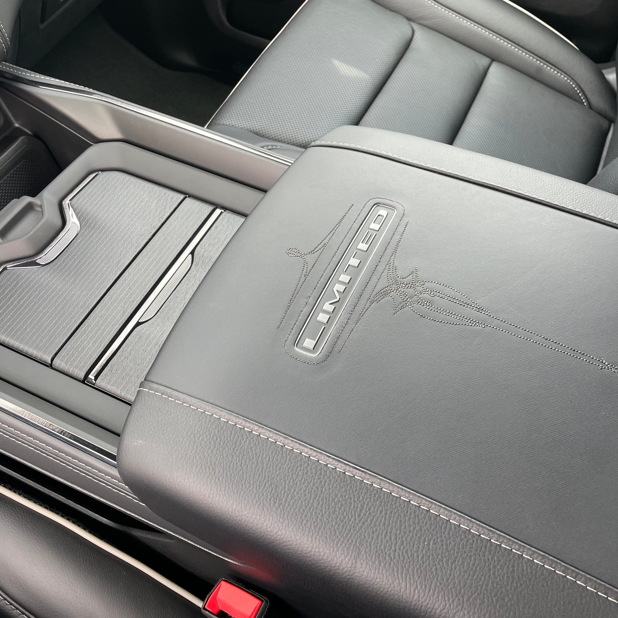 RAM 1500 LIMITED NIGHT CREW CAB inc. PRINS LPG - DIAMOND BLACK WITH BLACK