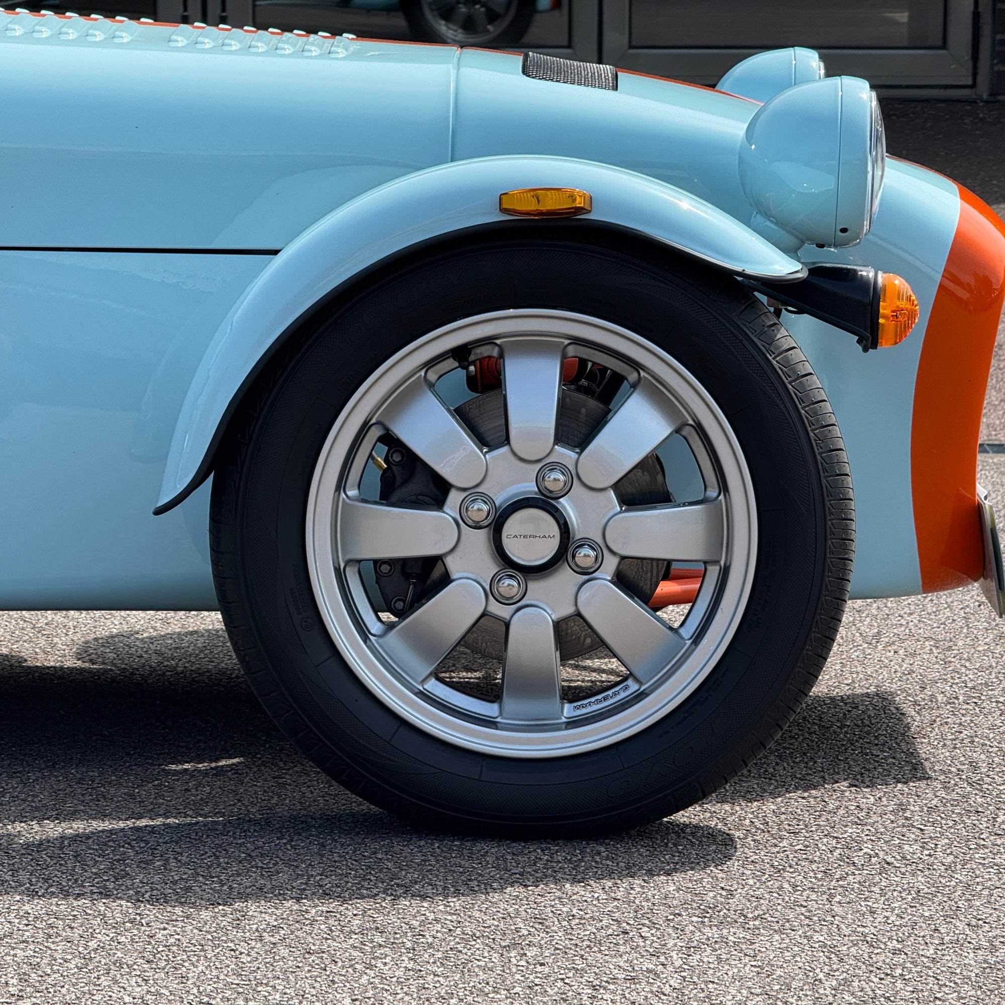 24/24 CATERHAM 170S - GULF BLUE WITH BLACK