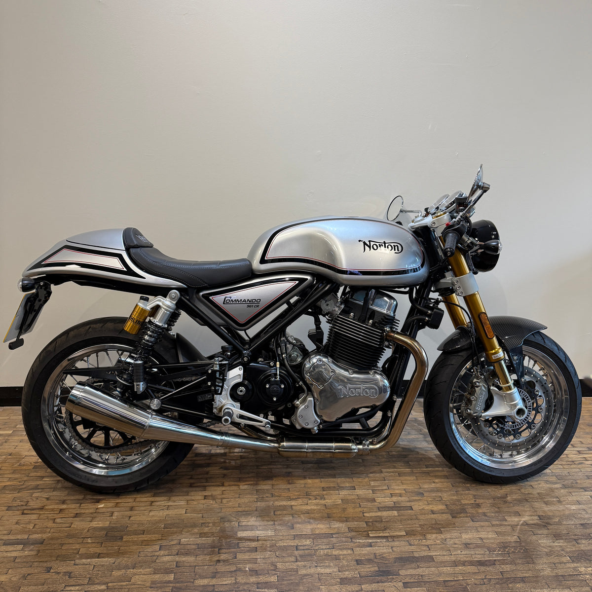 EXCLUSIVE OFFER - NORTON 961 CR - MANX SILVER - PreLoved