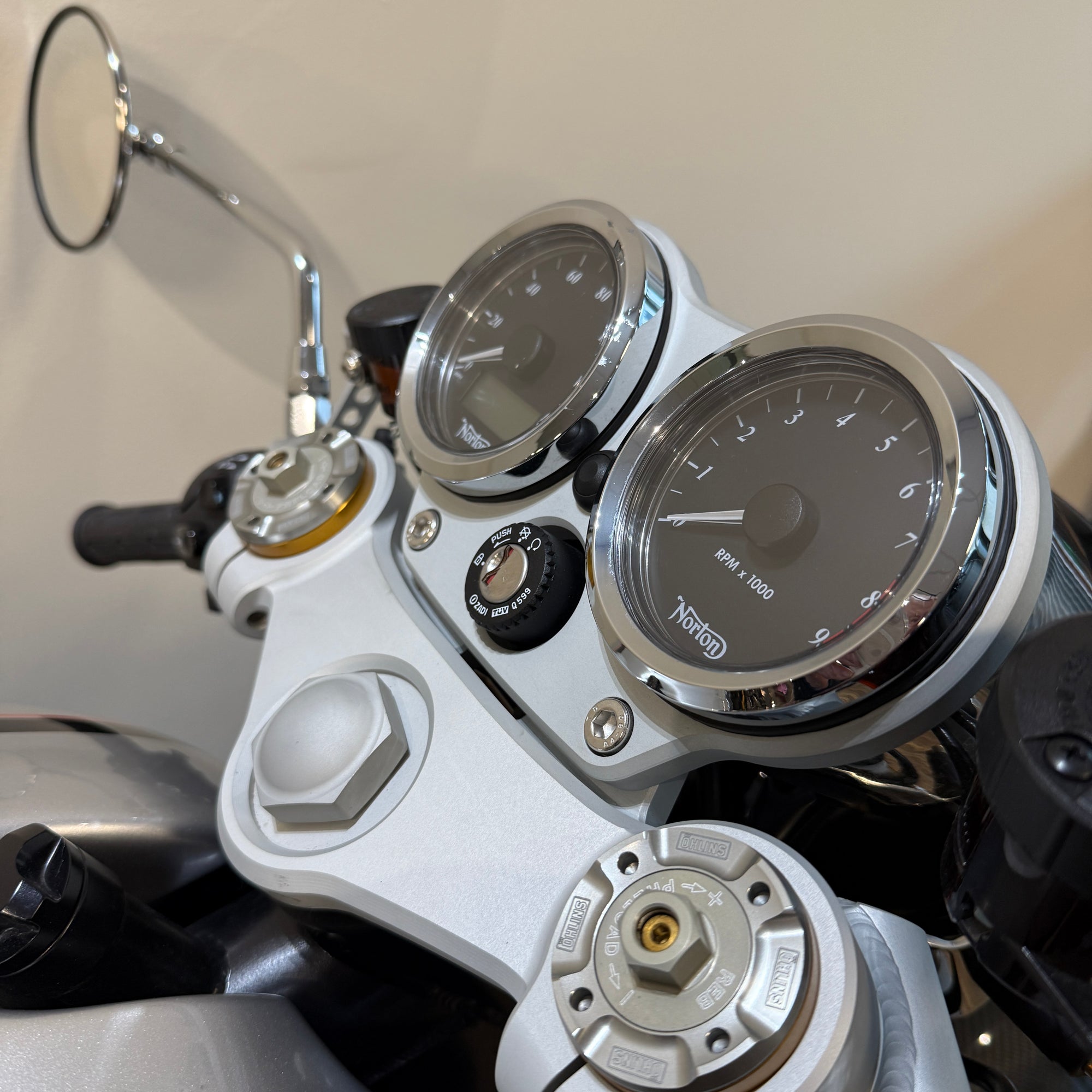 NORTON 961 CR - MANX SILVER - PreLoved