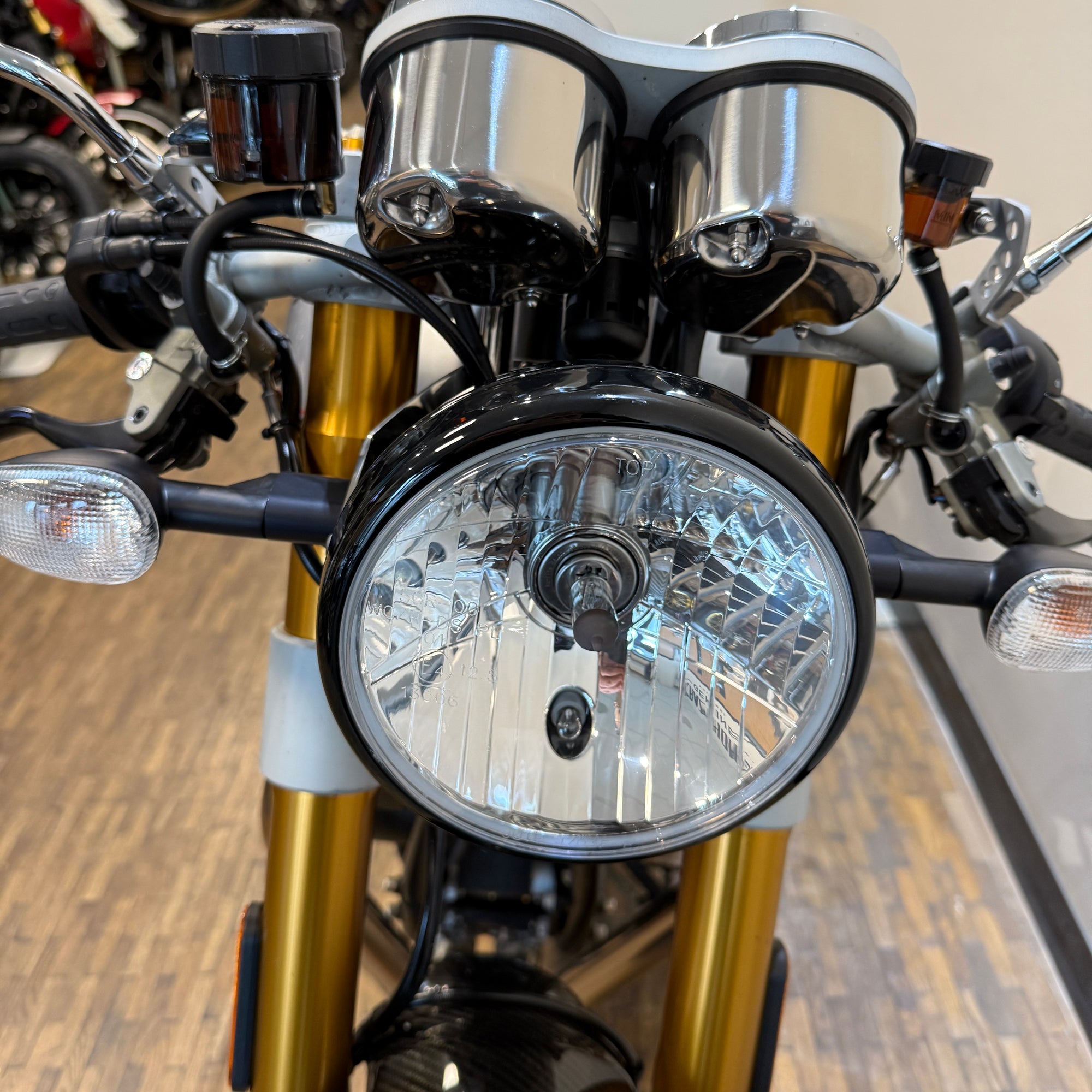 NORTON 961 CR - MANX SILVER - PreLoved