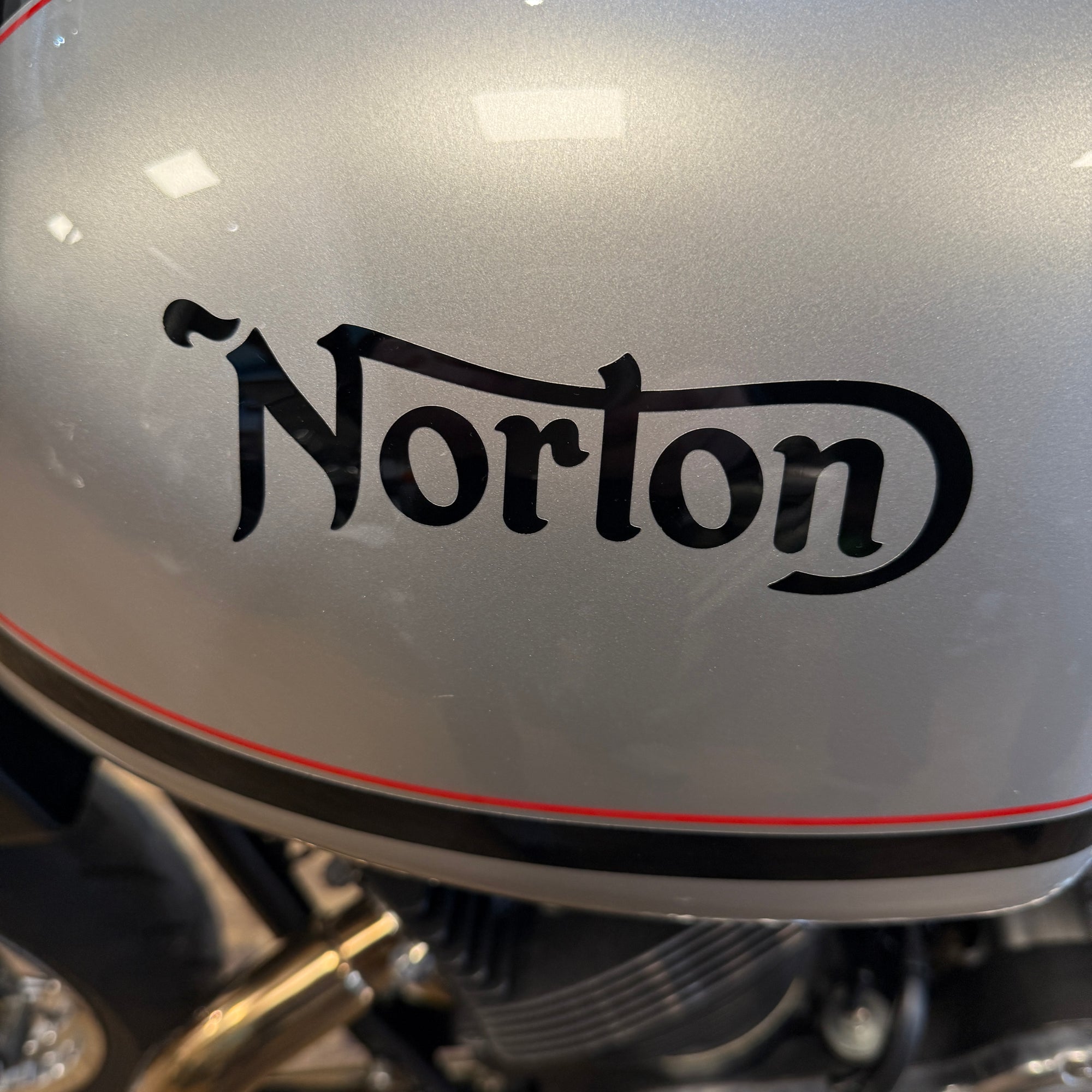 NORTON 961 CR - MANX SILVER - PreLoved