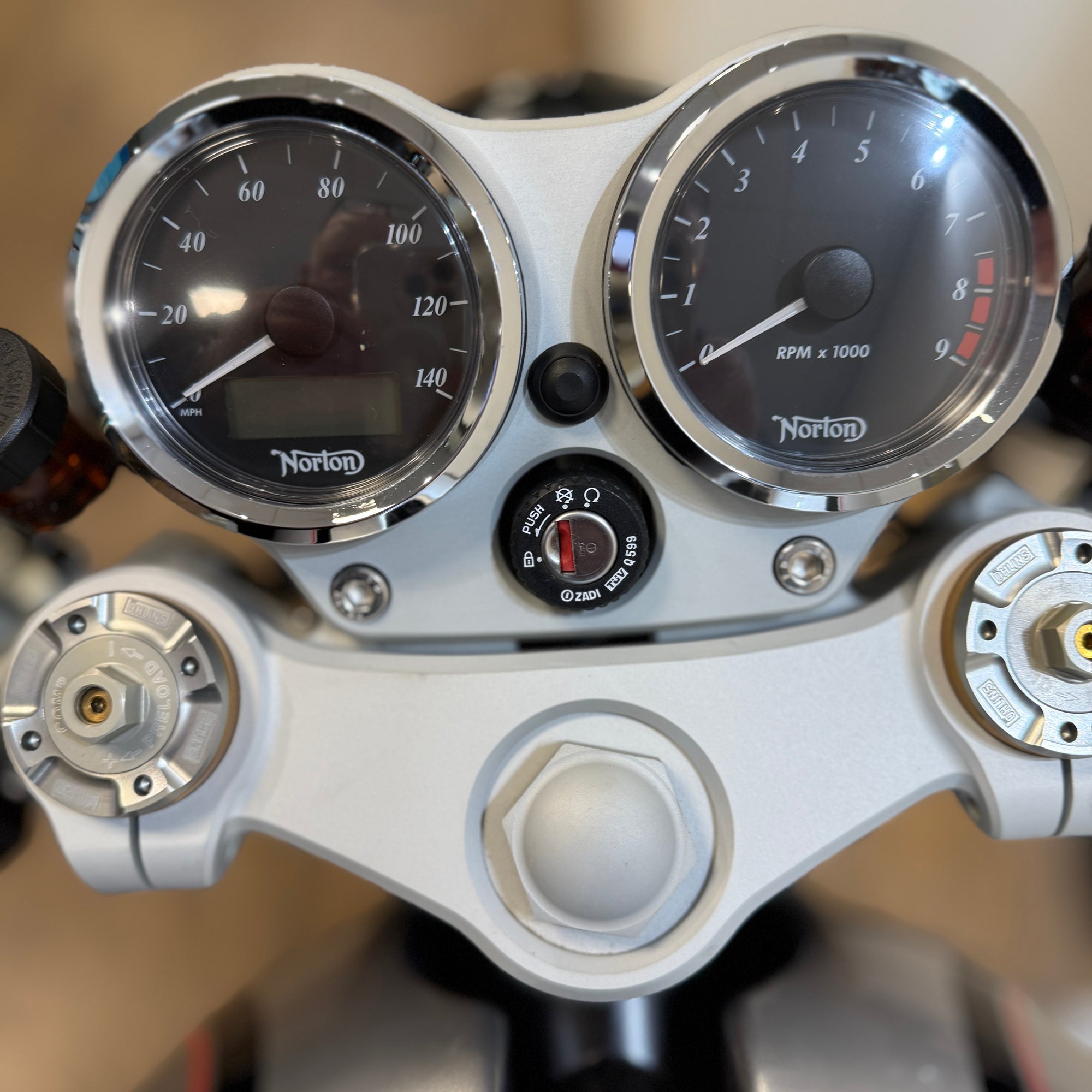 NORTON 961 CR - MANX SILVER - PreLoved