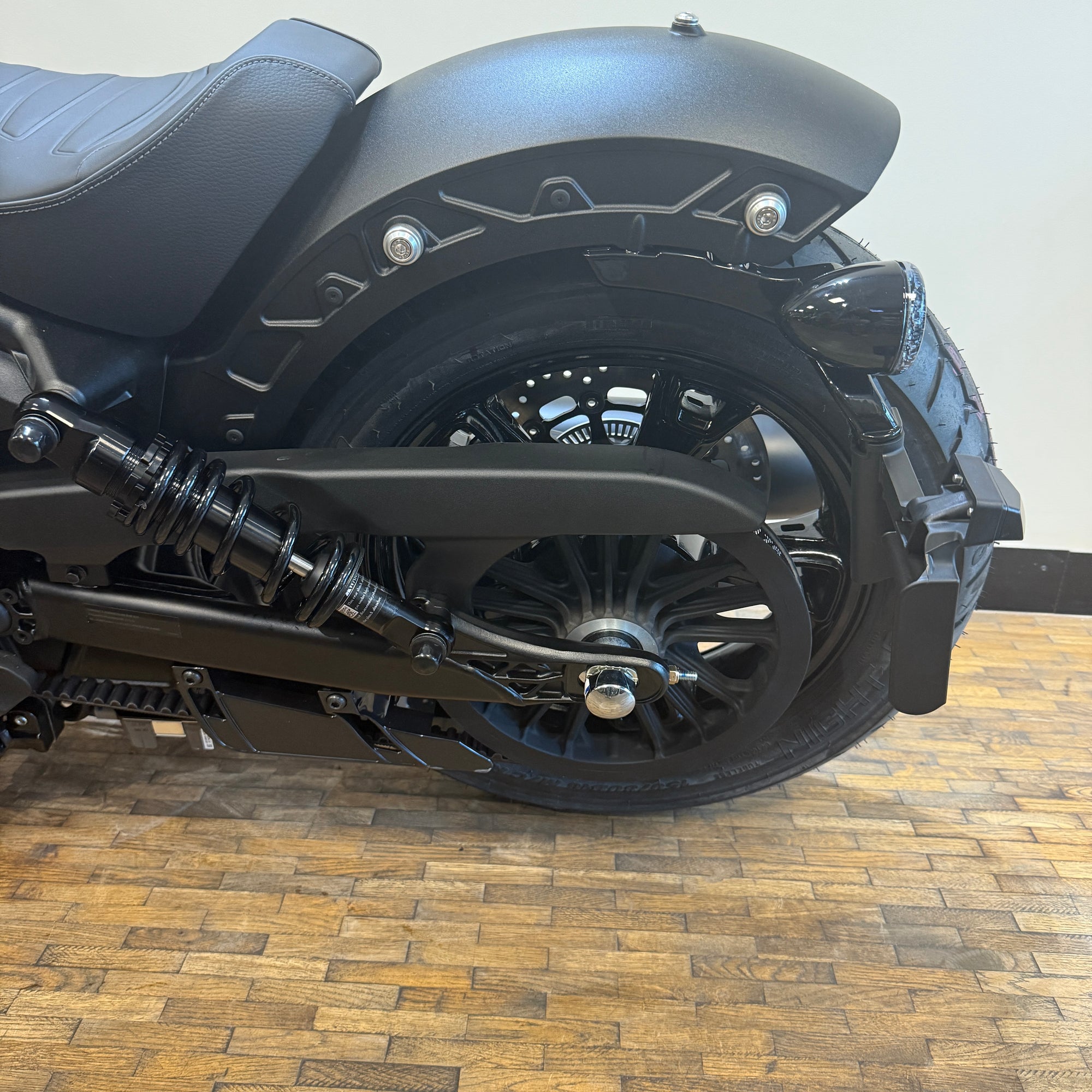 INDIAN SCOUT BOBBER 60 - BLACK METALLIC