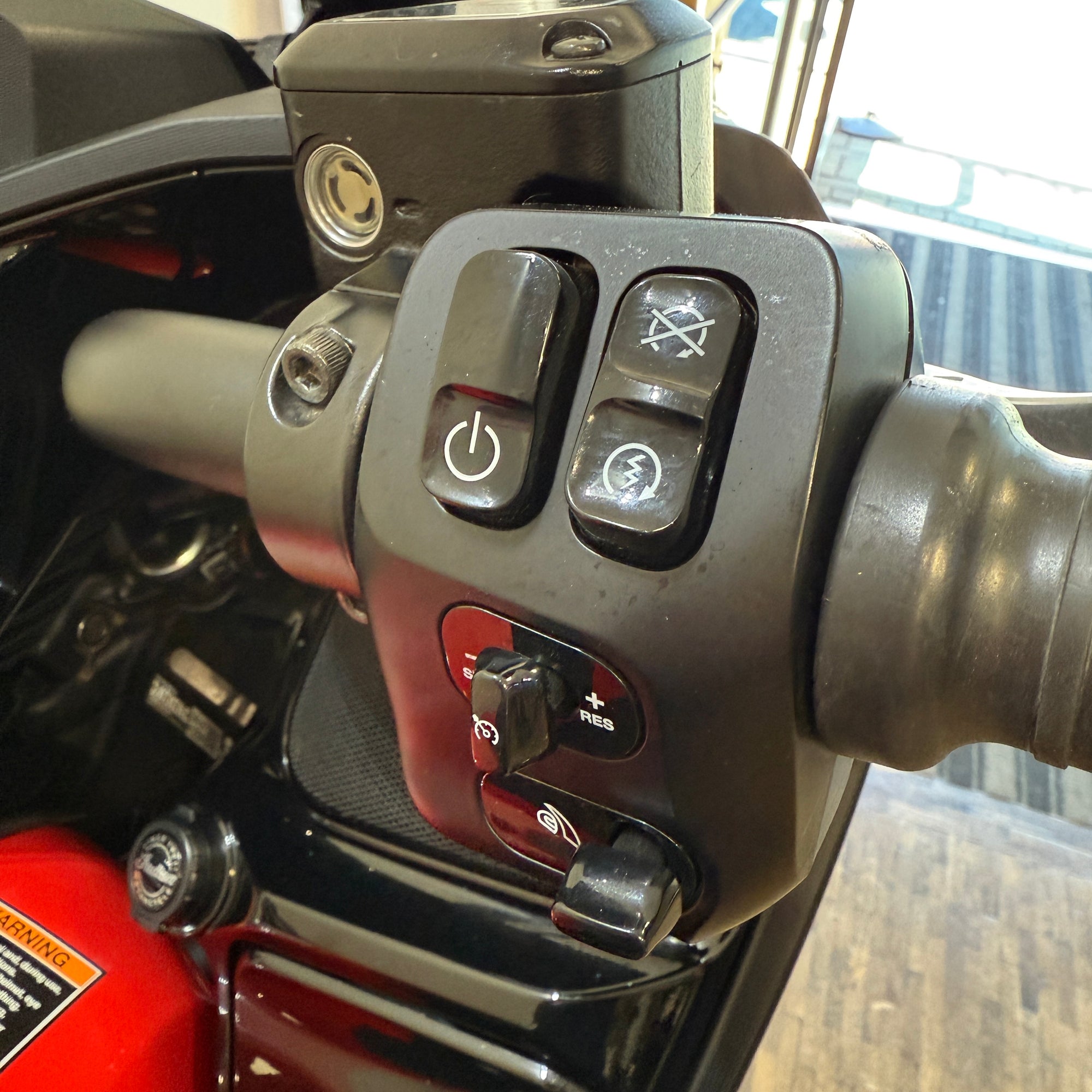 INDIAN CHALLENGER DARKHORSE - INDY RED WITH GRAPHICS - PreLoved