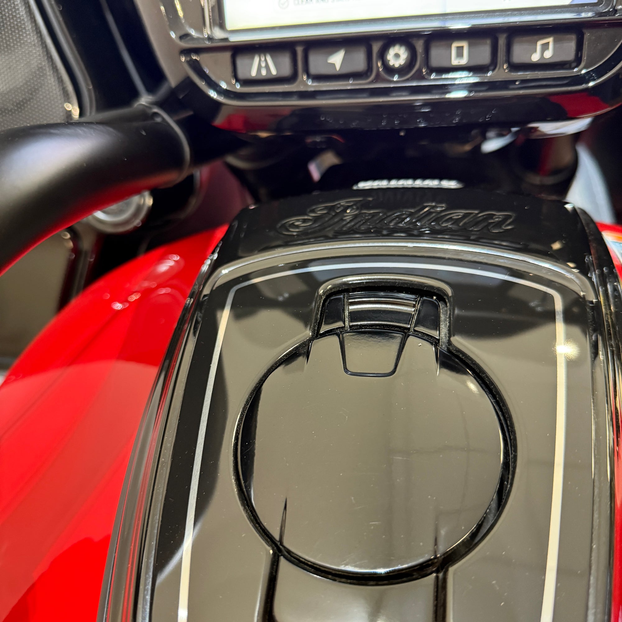 INDIAN CHALLENGER DARKHORSE - INDY RED WITH GRAPHICS - PreLoved