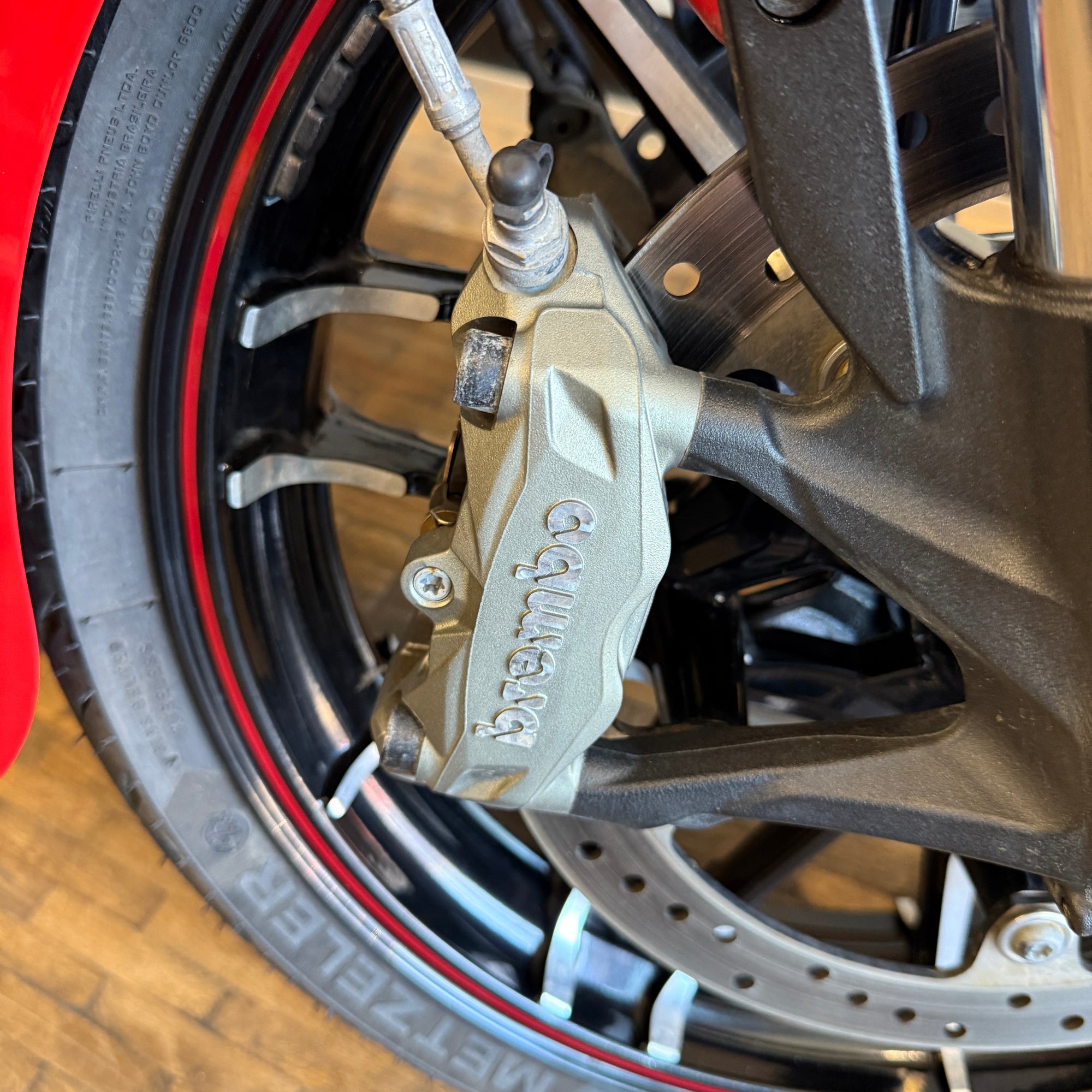 INDIAN CHALLENGER DARKHORSE - INDY RED WITH GRAPHICS - PreLoved