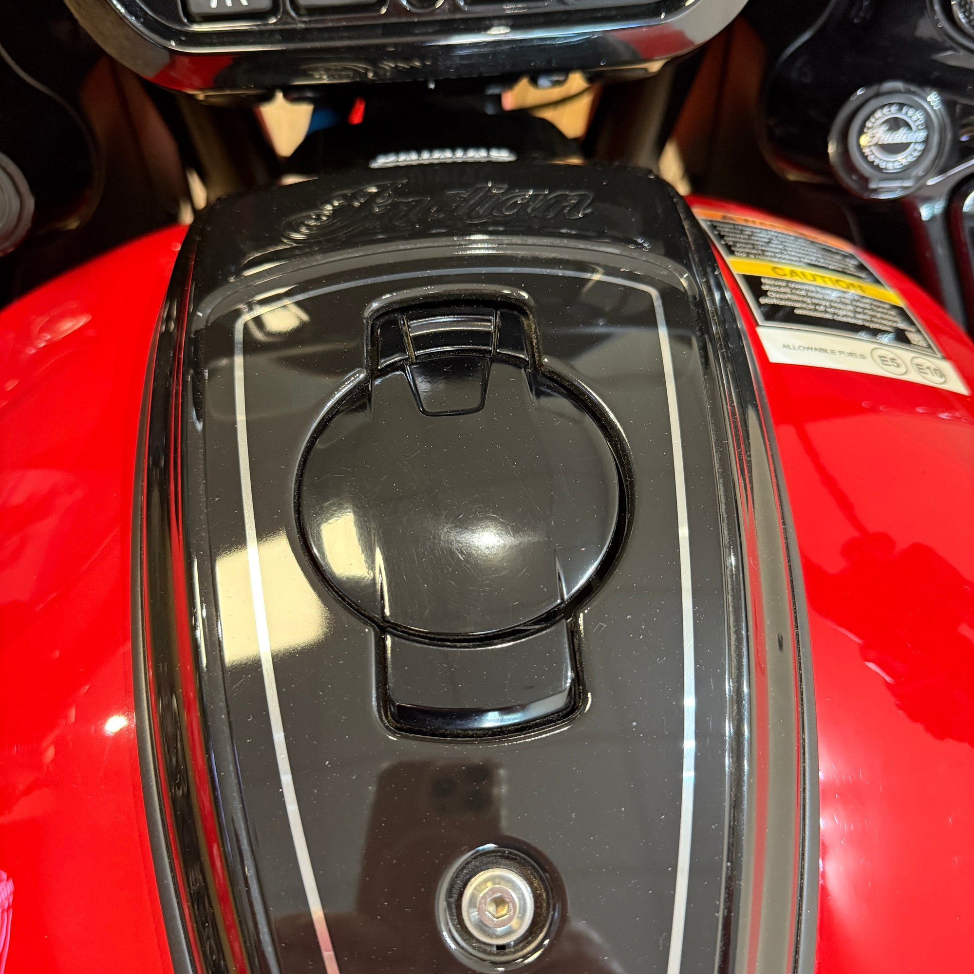 INDIAN CHALLENGER DARKHORSE - INDY RED WITH GRAPHICS - PreLoved