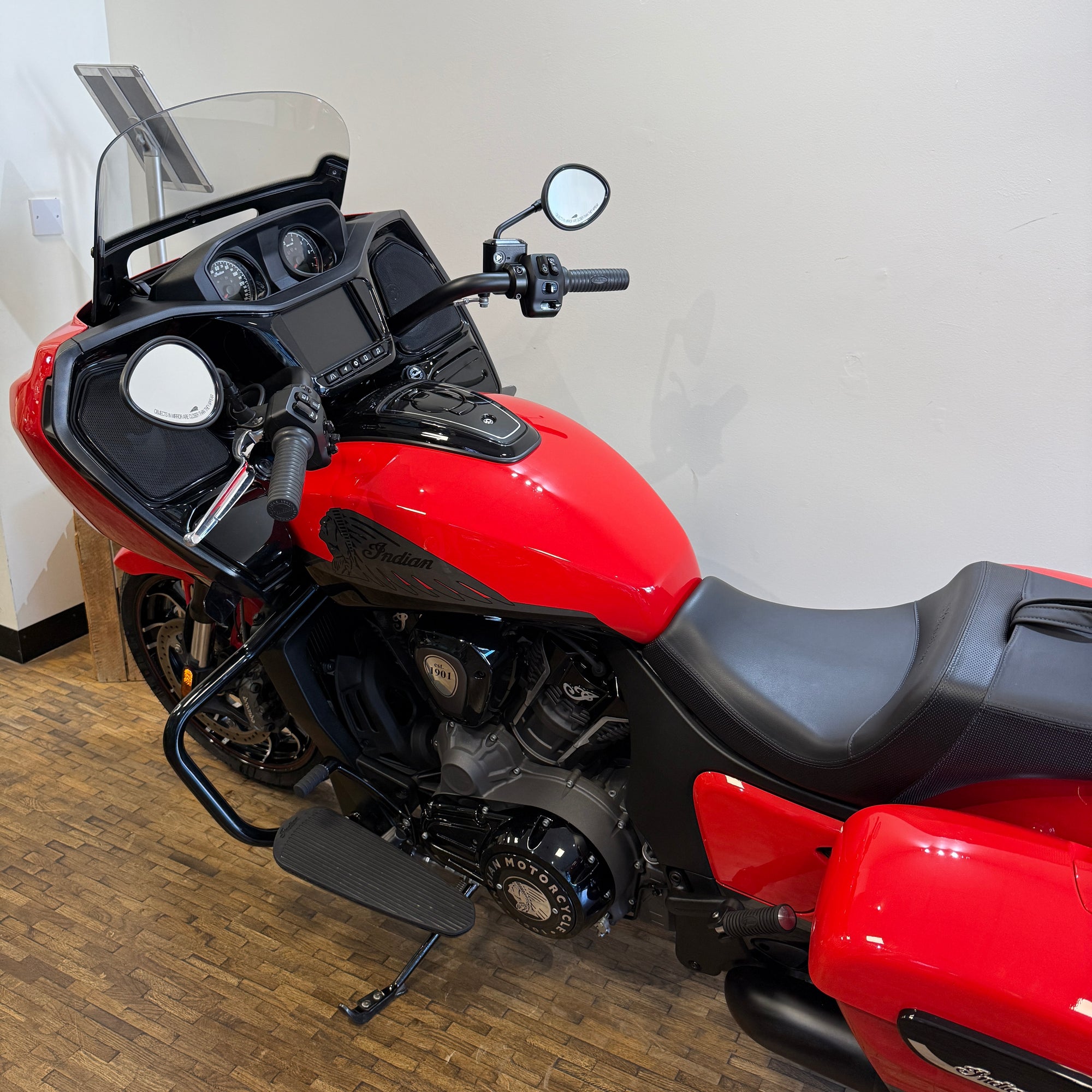 INDIAN CHALLENGER DARKHORSE - INDY RED WITH GRAPHICS - PreLoved