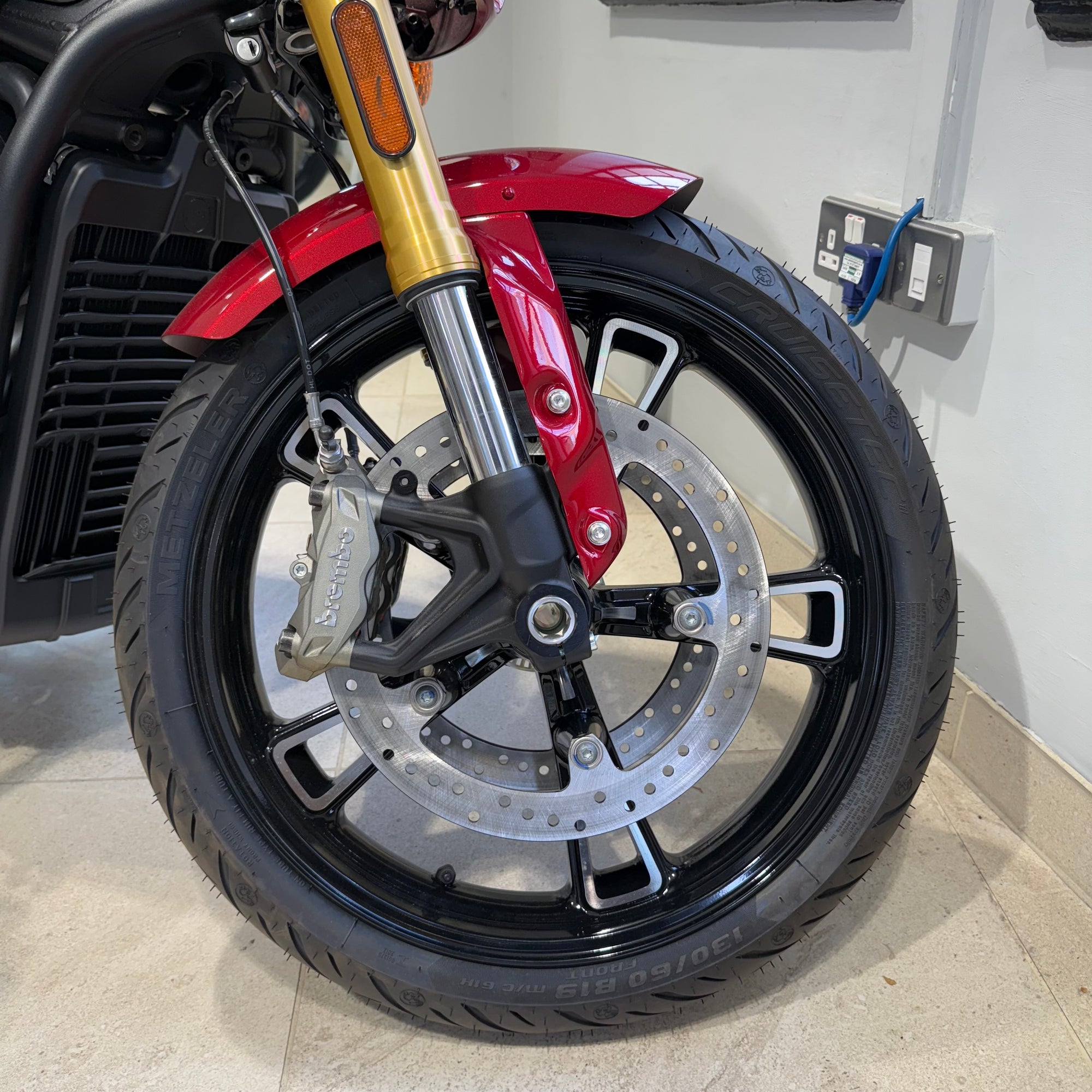 2025 Indian Scout 101 - Sunset Red Metallic