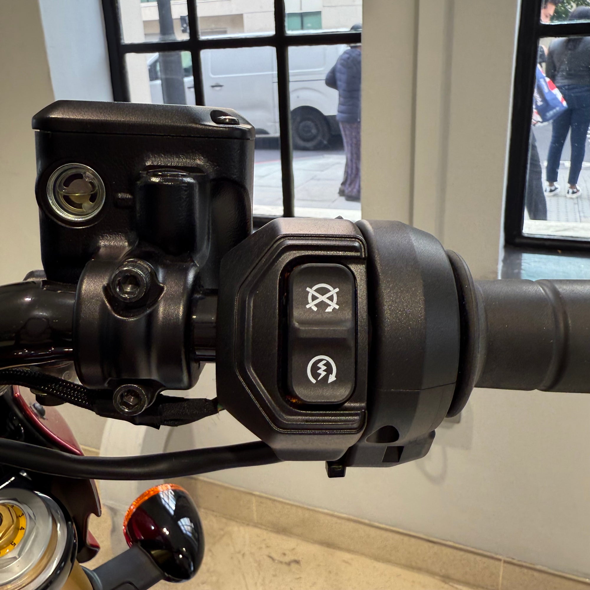 2025 Indian Scout 101 - Sunset Red Metallic