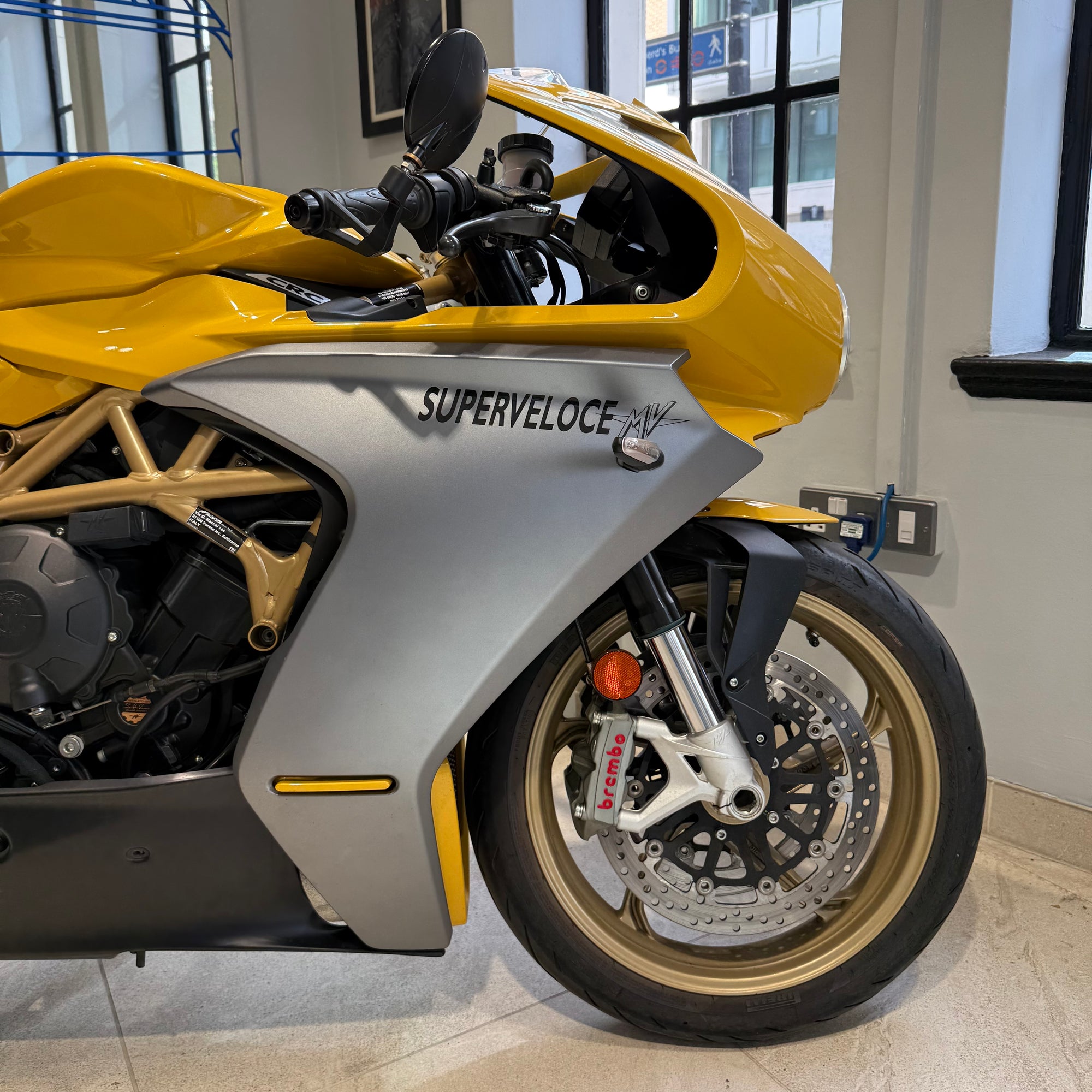 2021 MV Agusta Superveloce E5 - Metallic Yellow / Matt Metallic Graphite - PreLoved