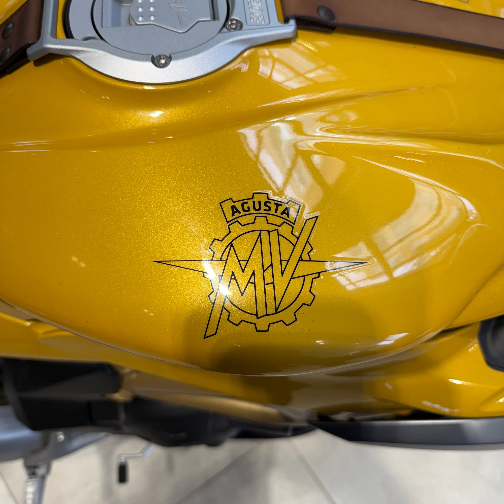 2021 MV Agusta Superveloce E5 - Metallic Yellow / Matt Metallic Graphite - PreLoved