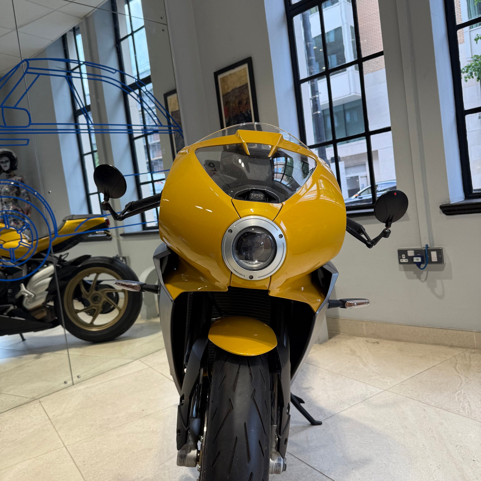 2021 MV Agusta Superveloce E5 - Metallic Yellow / Matt Metallic Graphite - PreLoved