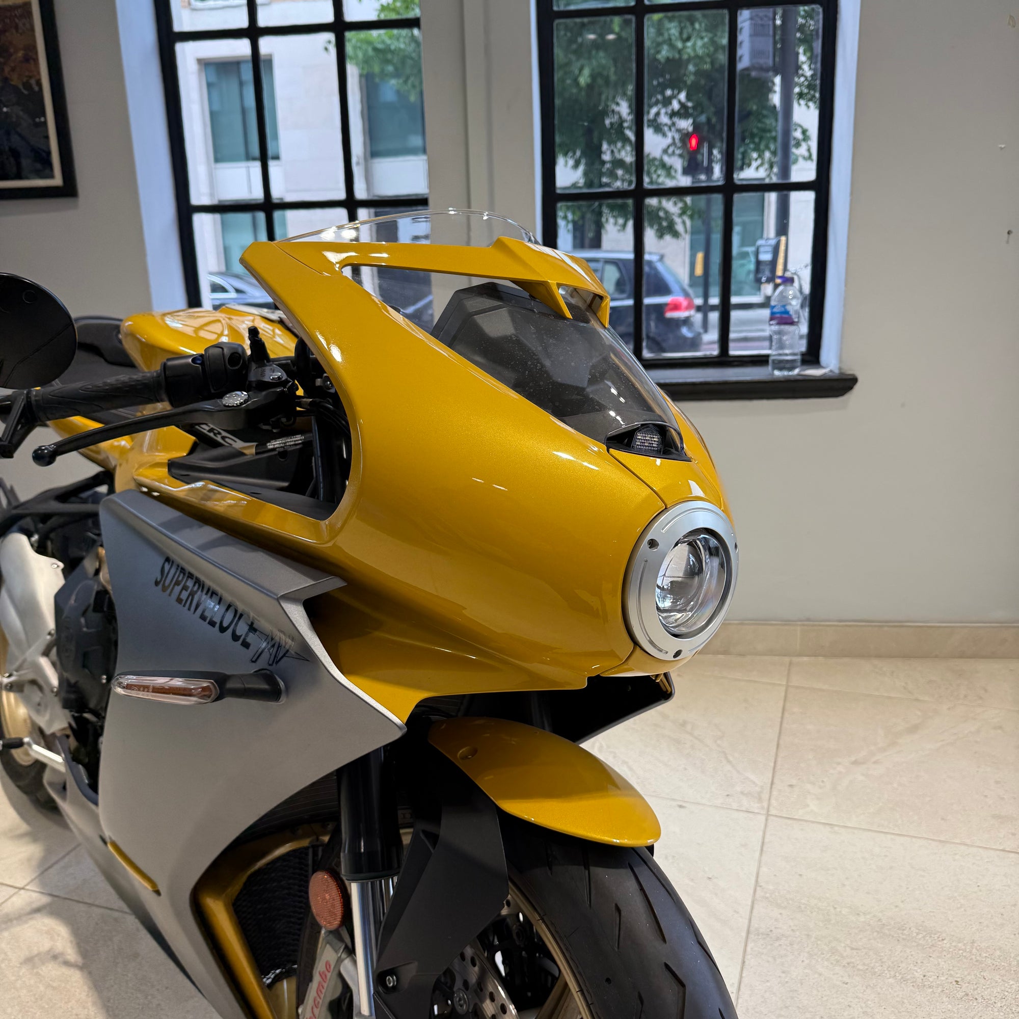 2021 MV Agusta Superveloce E5 - Metallic Yellow / Matt Metallic Graphite - PreLoved