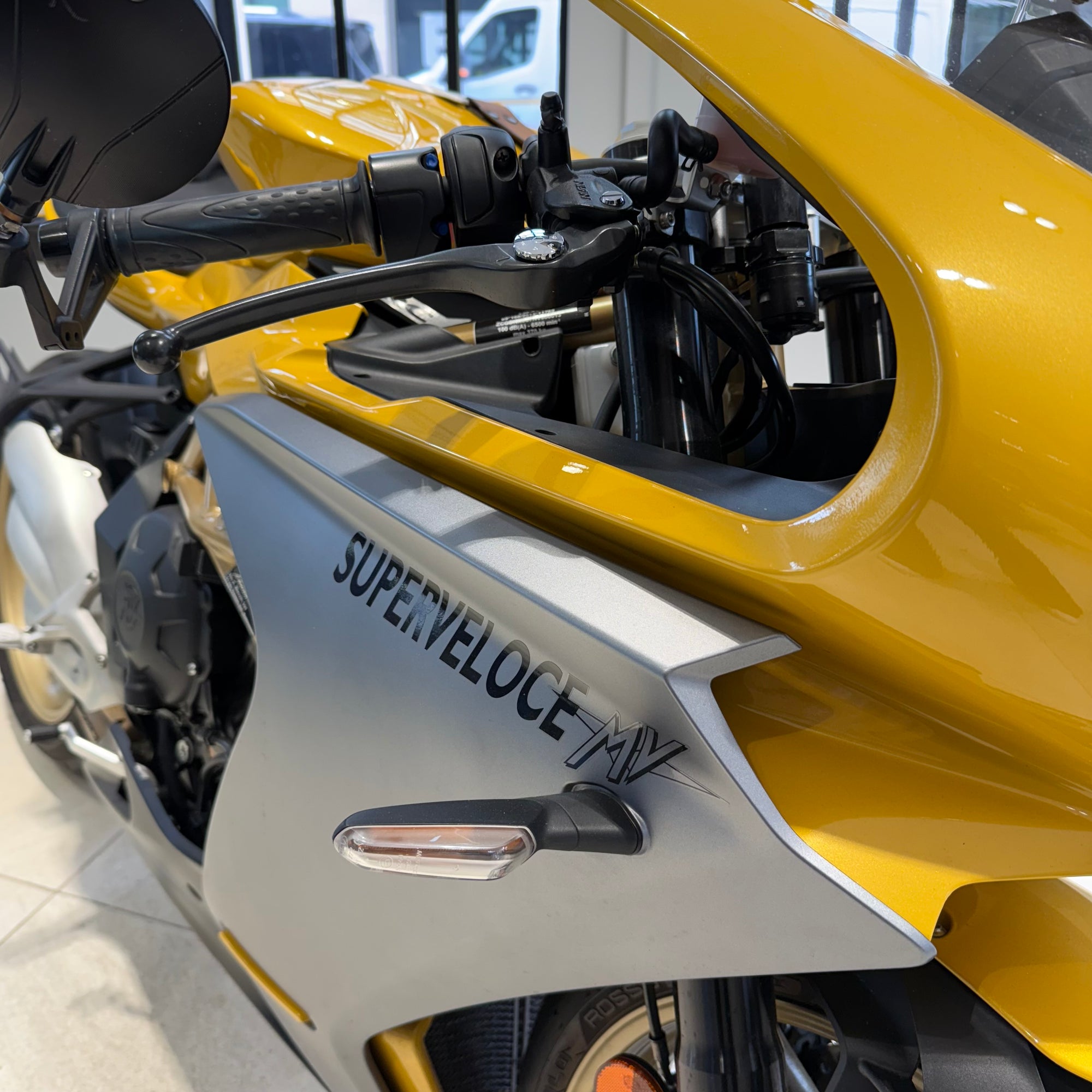 2021 MV Agusta Superveloce E5 - Metallic Yellow / Matt Metallic Graphite - PreLoved