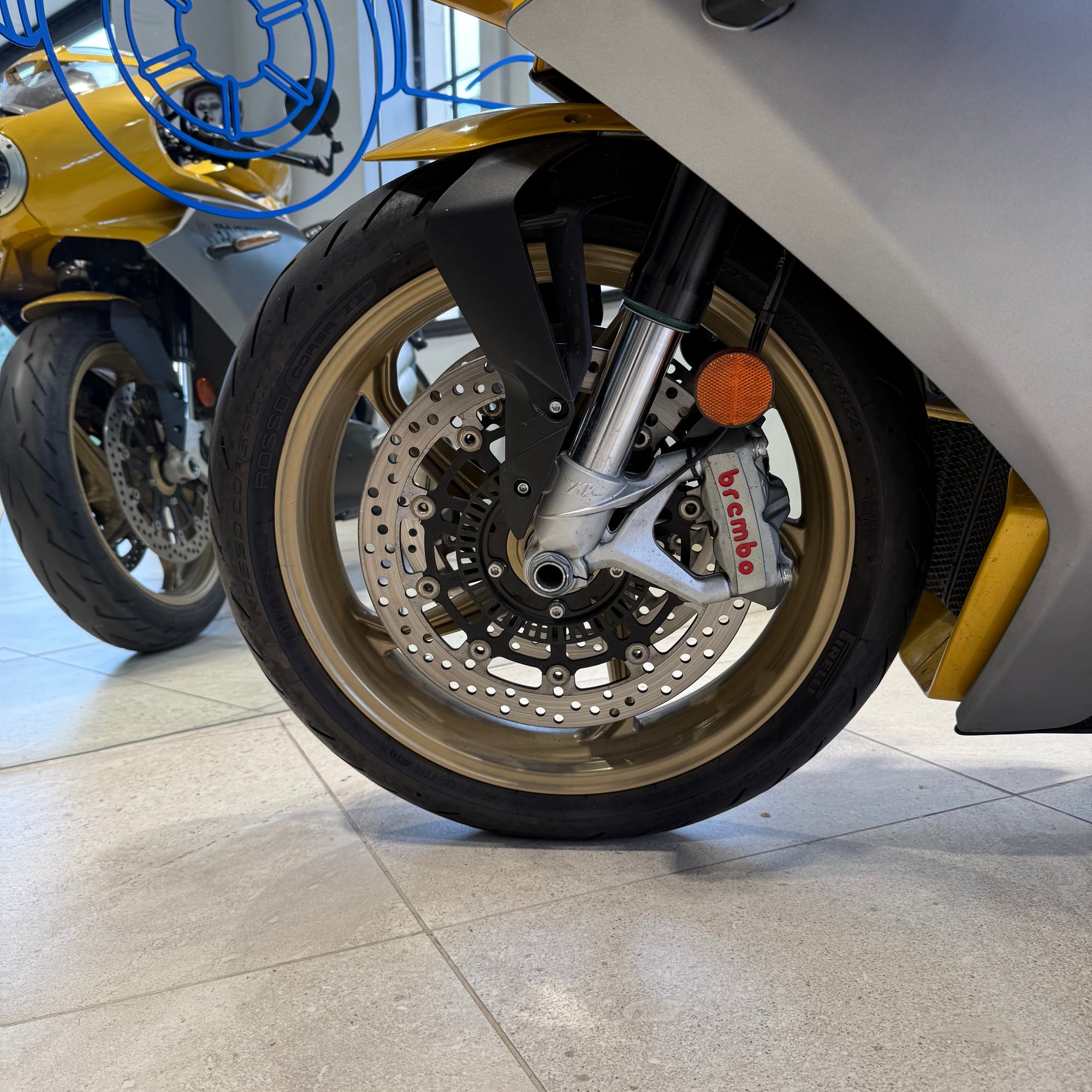 2021 MV Agusta Superveloce E5 - Metallic Yellow / Matt Metallic Graphite - PreLoved