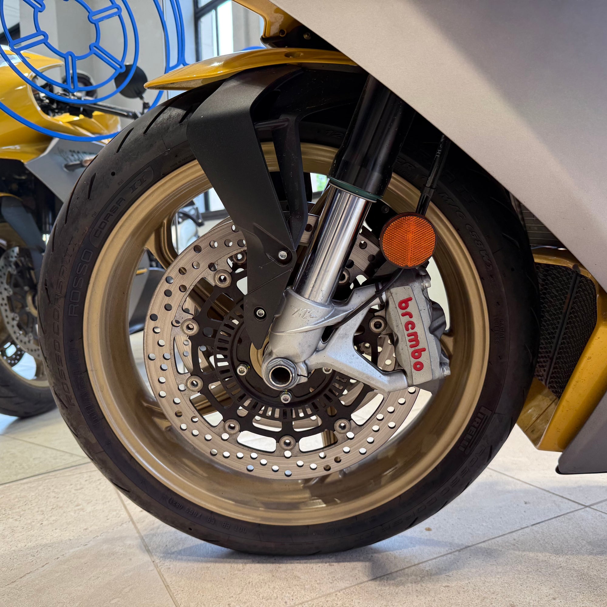 2021 MV Agusta Superveloce E5 - Metallic Yellow / Matt Metallic Graphite - PreLoved