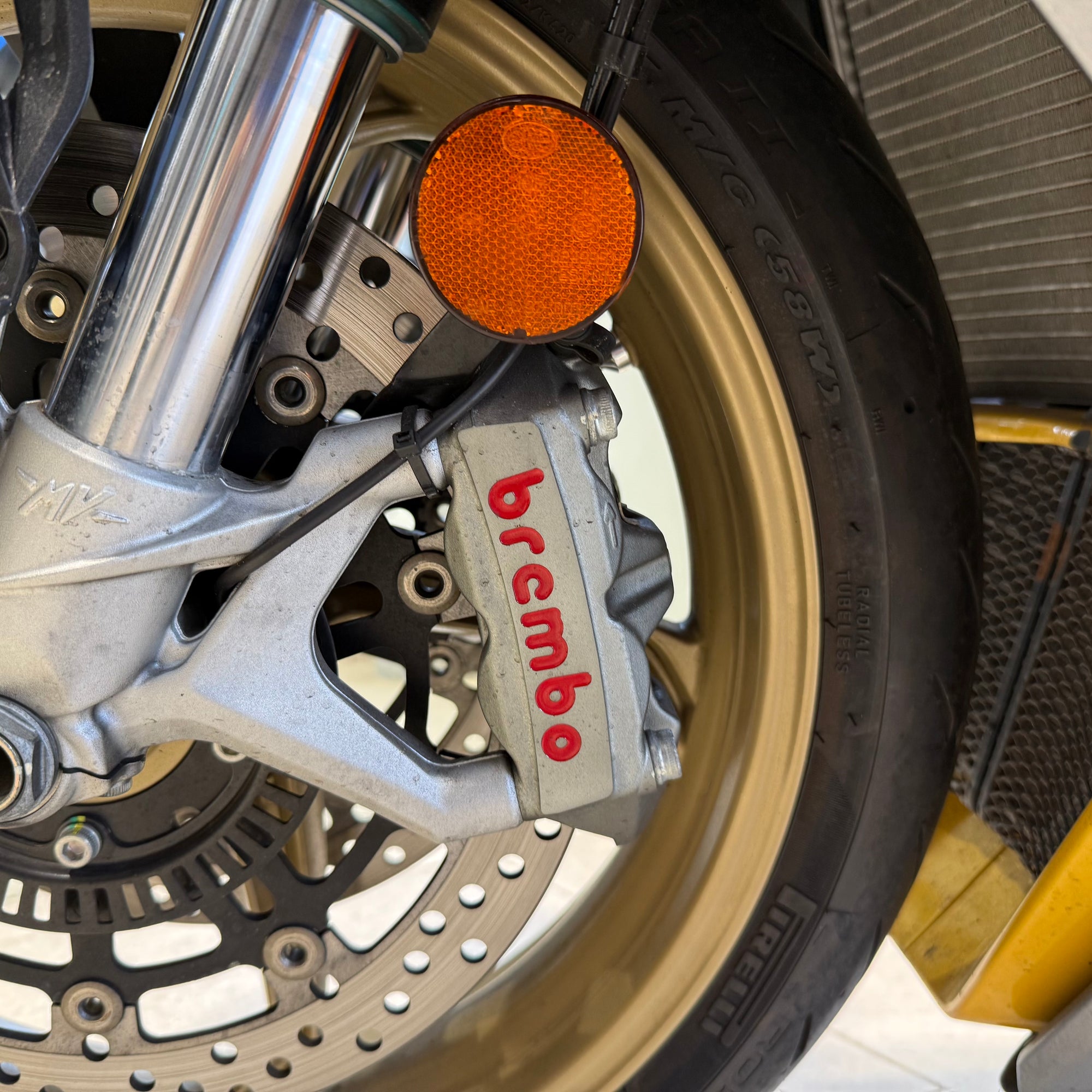 2021 MV Agusta Superveloce E5 - Metallic Yellow / Matt Metallic Graphite - PreLoved