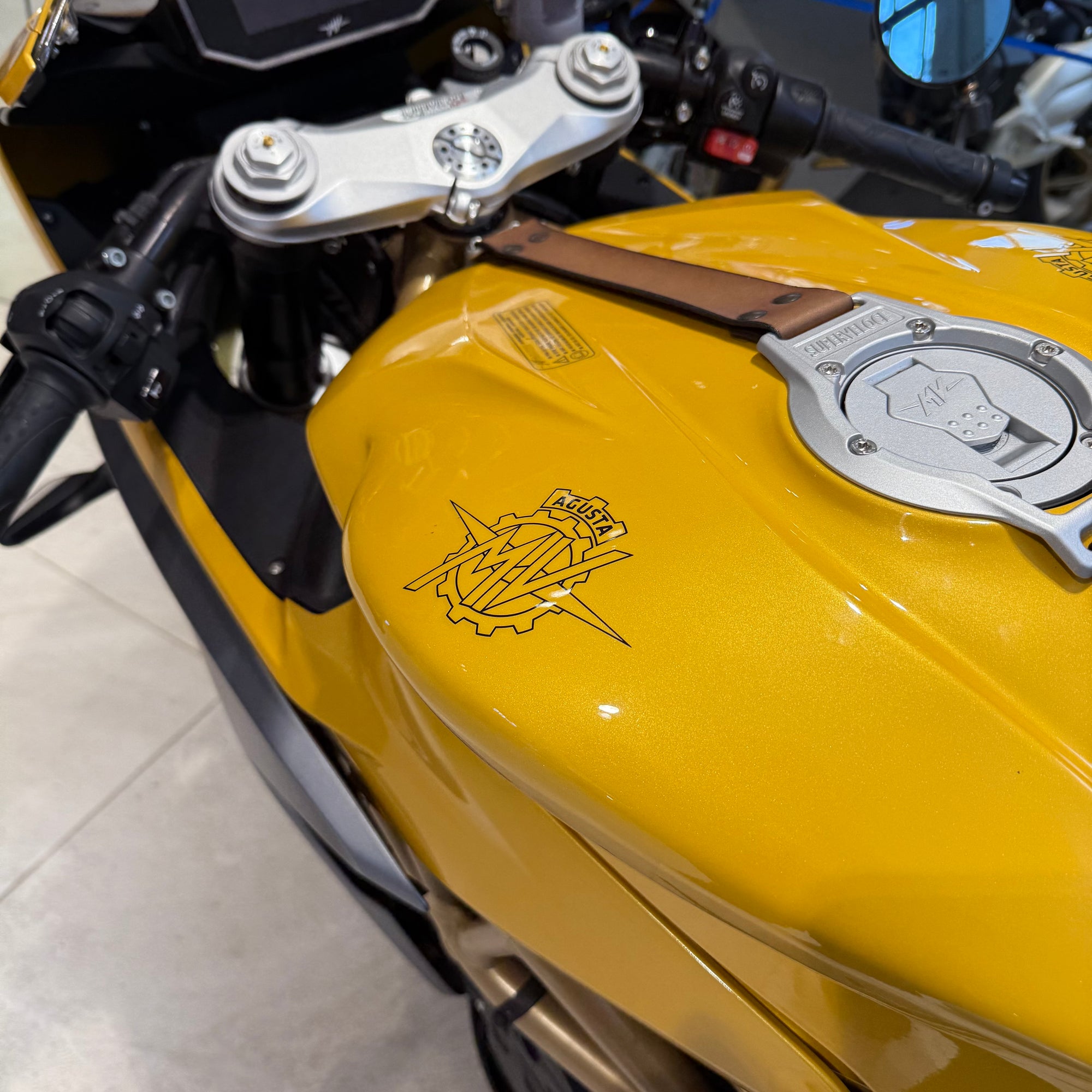 2021 MV Agusta Superveloce E5 - Metallic Yellow / Matt Metallic Graphite - PreLoved