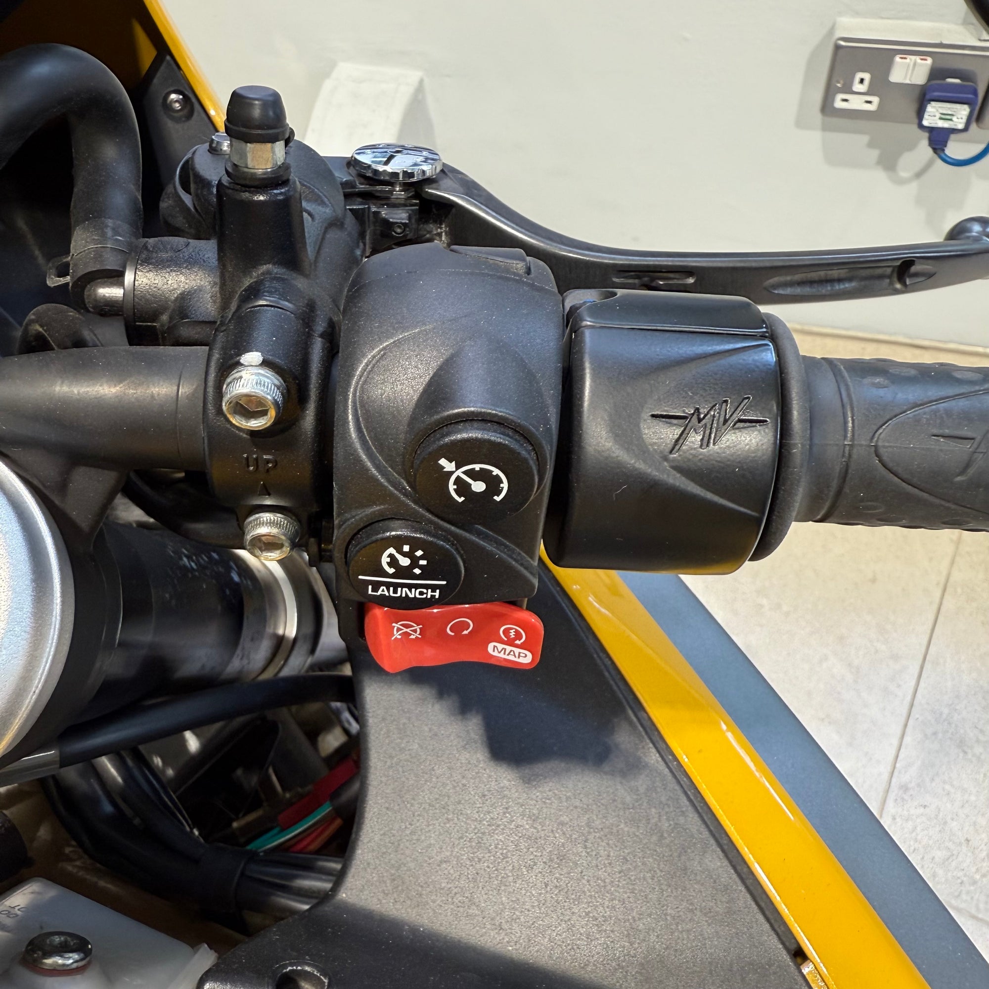 2021 MV Agusta Superveloce E5 - Metallic Yellow / Matt Metallic Graphite - PreLoved