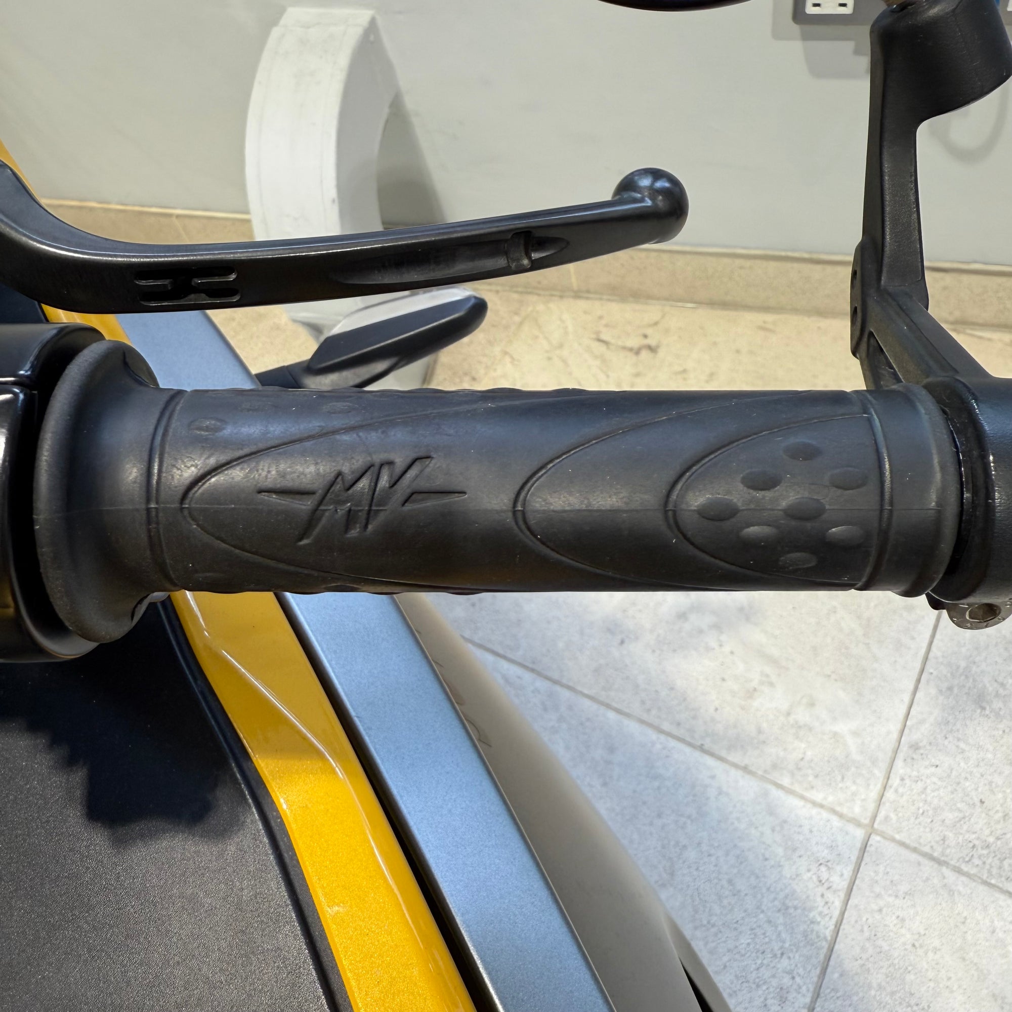 2021 MV Agusta Superveloce E5 - Metallic Yellow / Matt Metallic Graphite - PreLoved