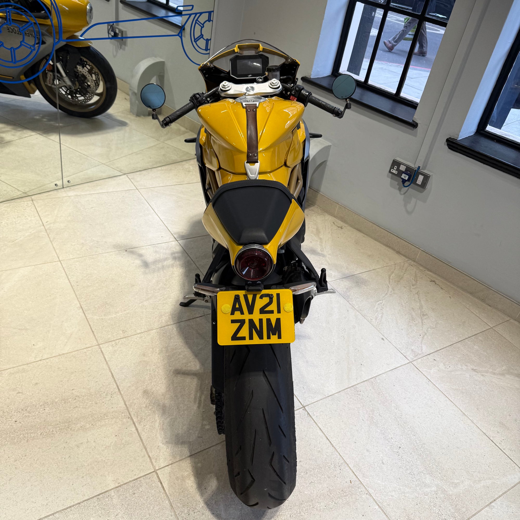 2021 MV Agusta Superveloce E5 - Metallic Yellow / Matt Metallic Graphite - PreLoved