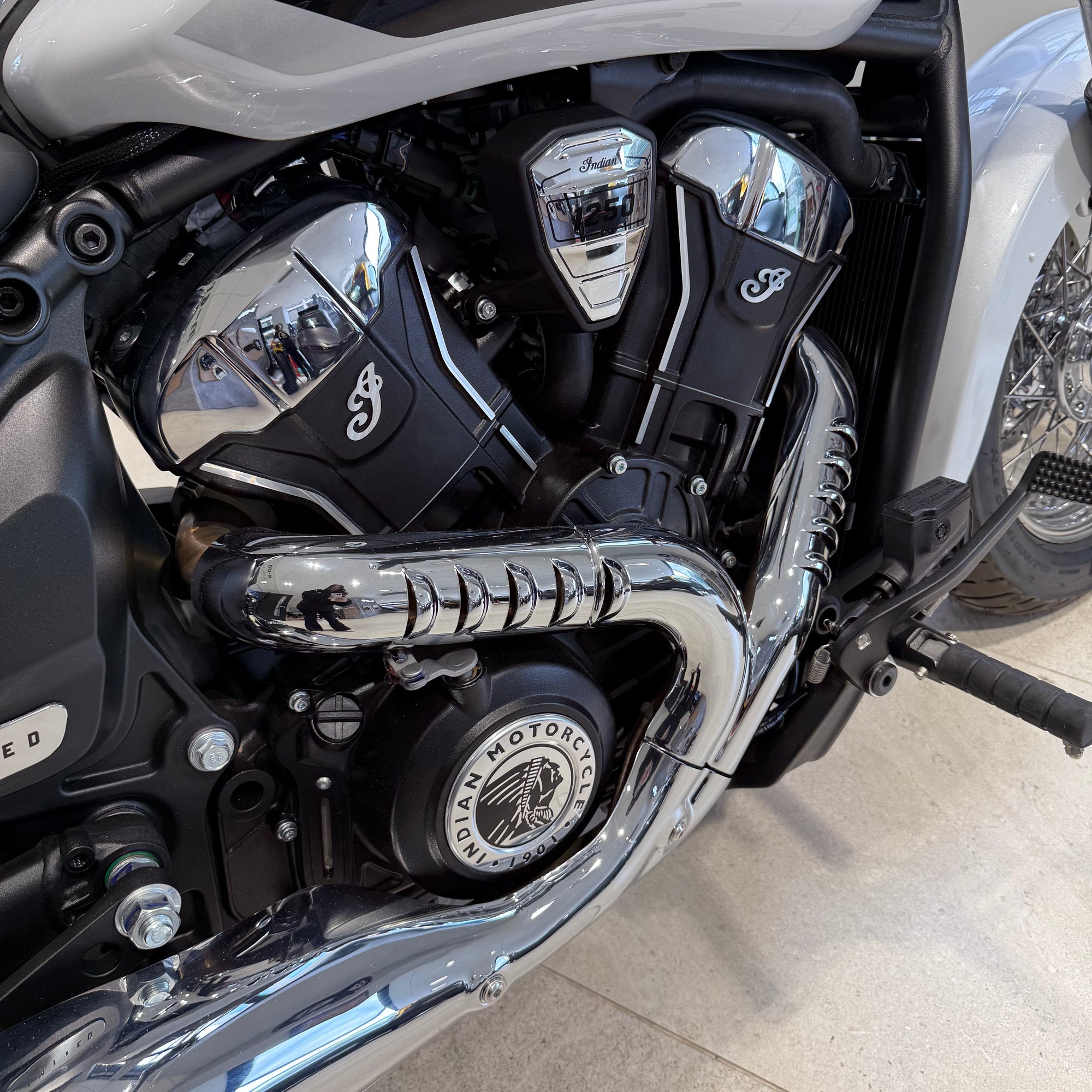 2025 Indian Scout Classic Limited +Tech - Ghost White Metallic