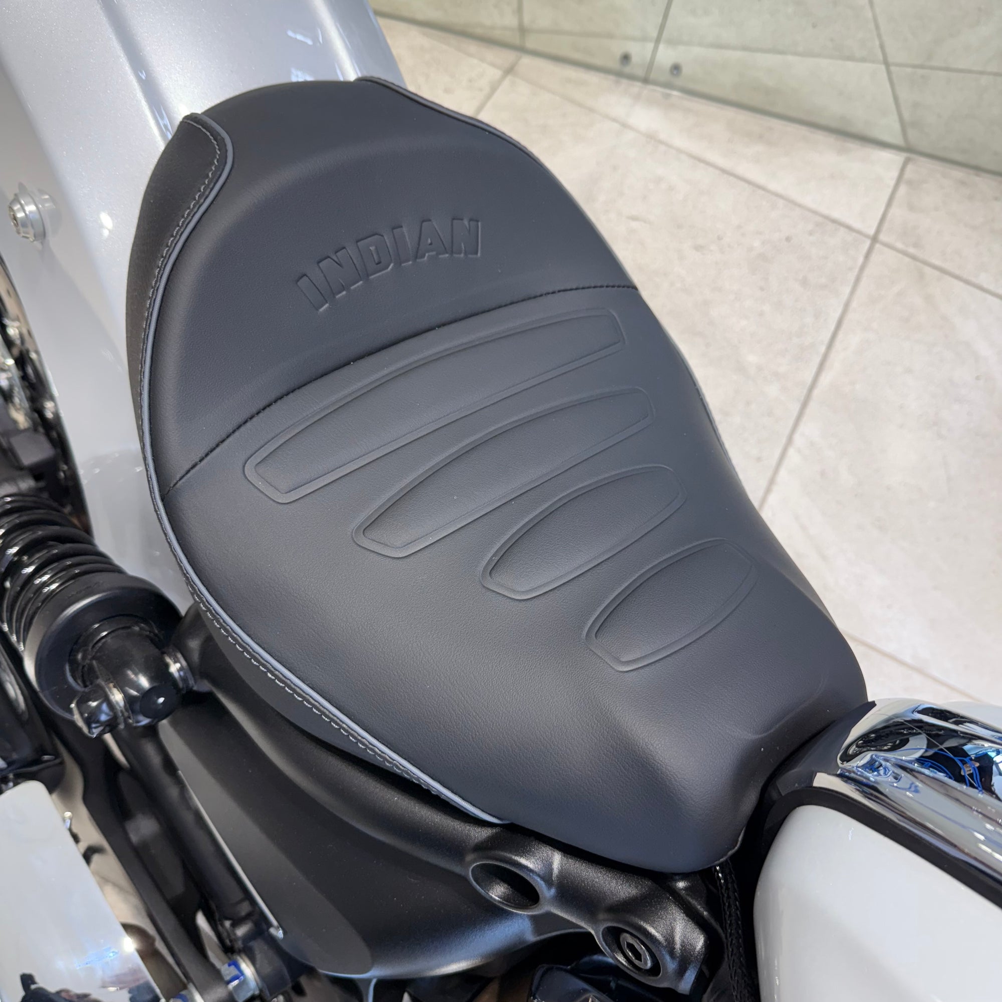 2025 Indian Scout Classic Limited +Tech - Ghost White Metallic