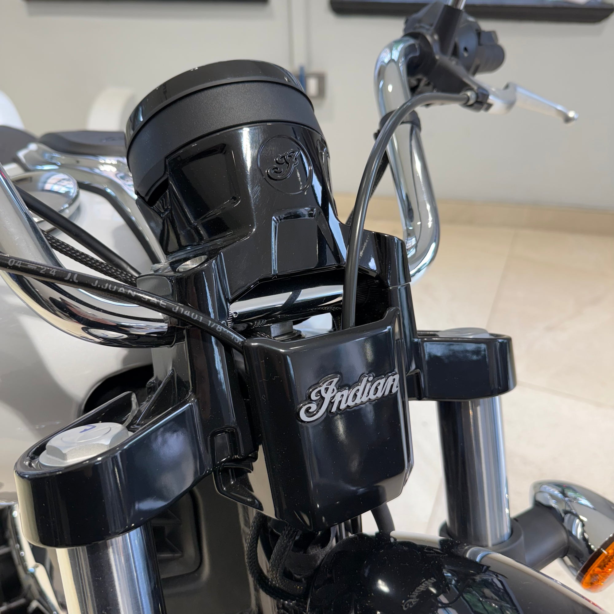 2025 Indian Scout Classic Limited +Tech - Ghost White Metallic