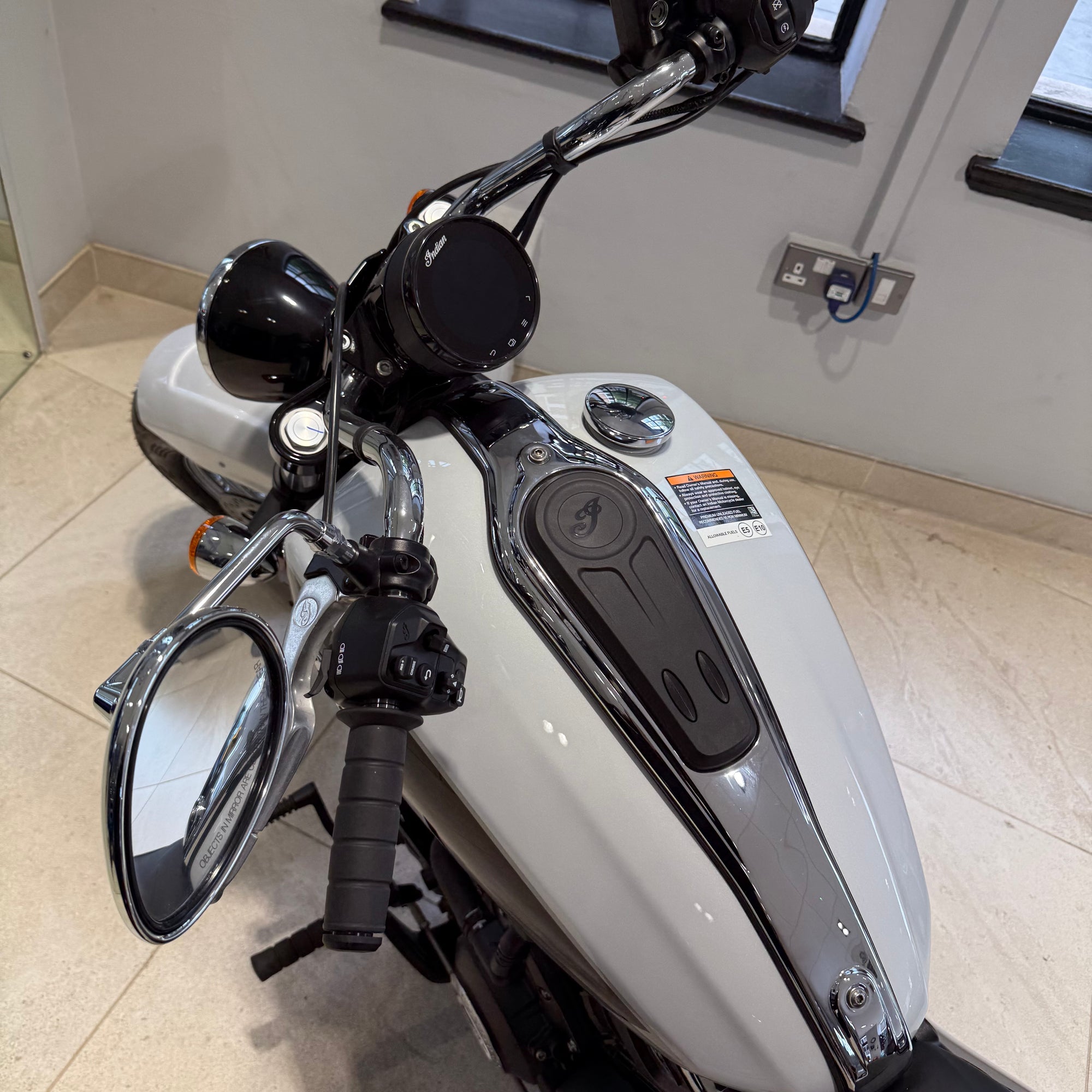 2025 Indian Scout Classic Limited +Tech - Ghost White Metallic