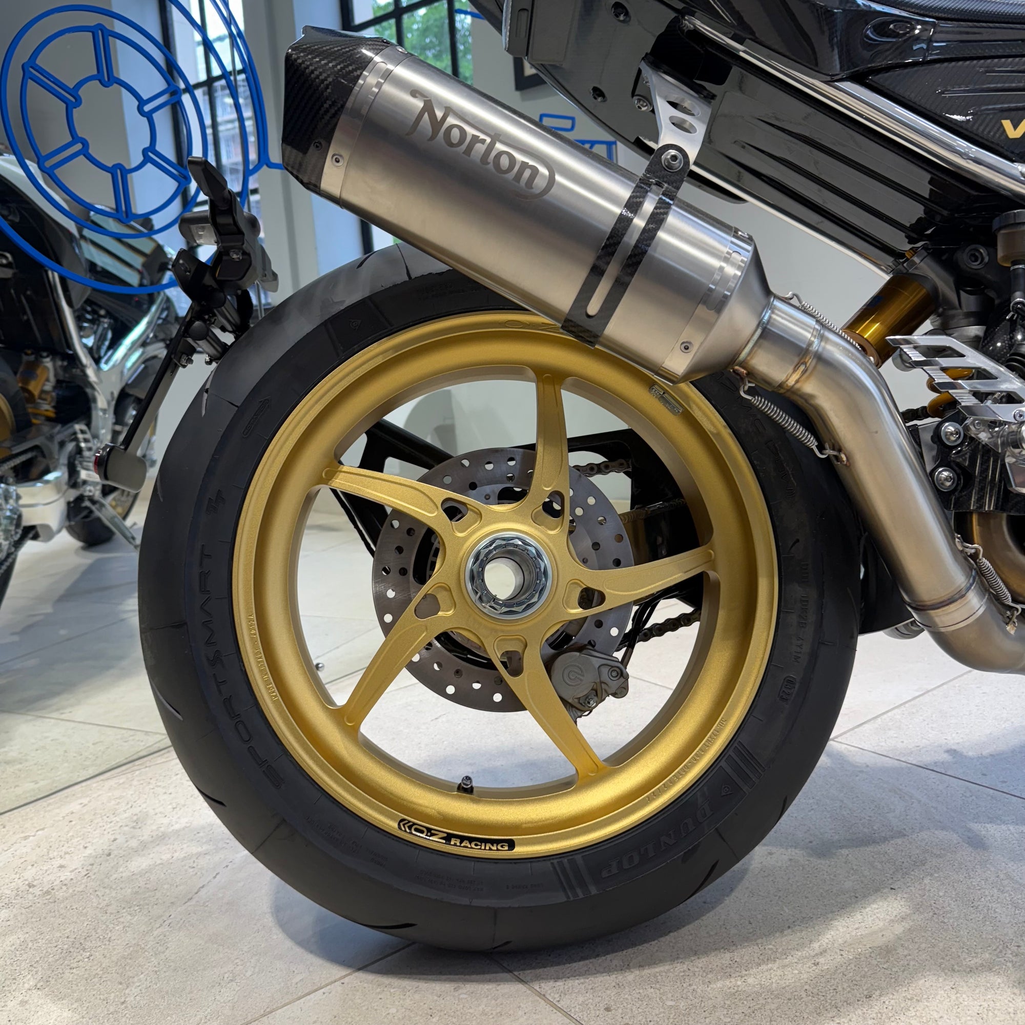 2025 Norton V4CR Carbon - Carbon Fibre / Black