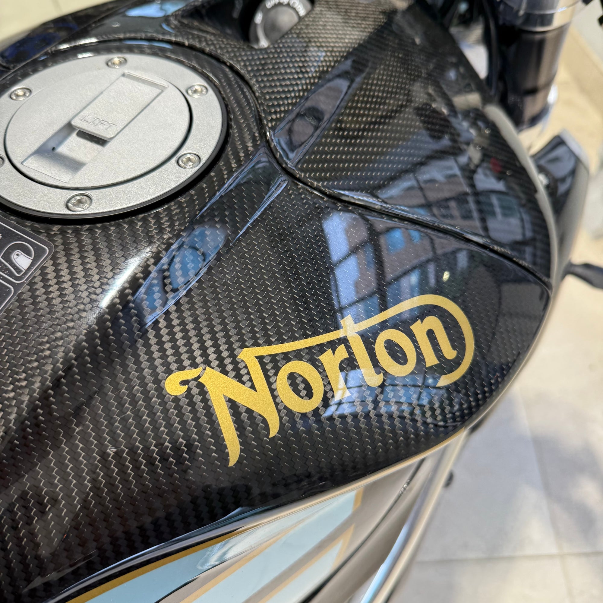 2025 Norton V4CR Carbon - Carbon Fibre / Black