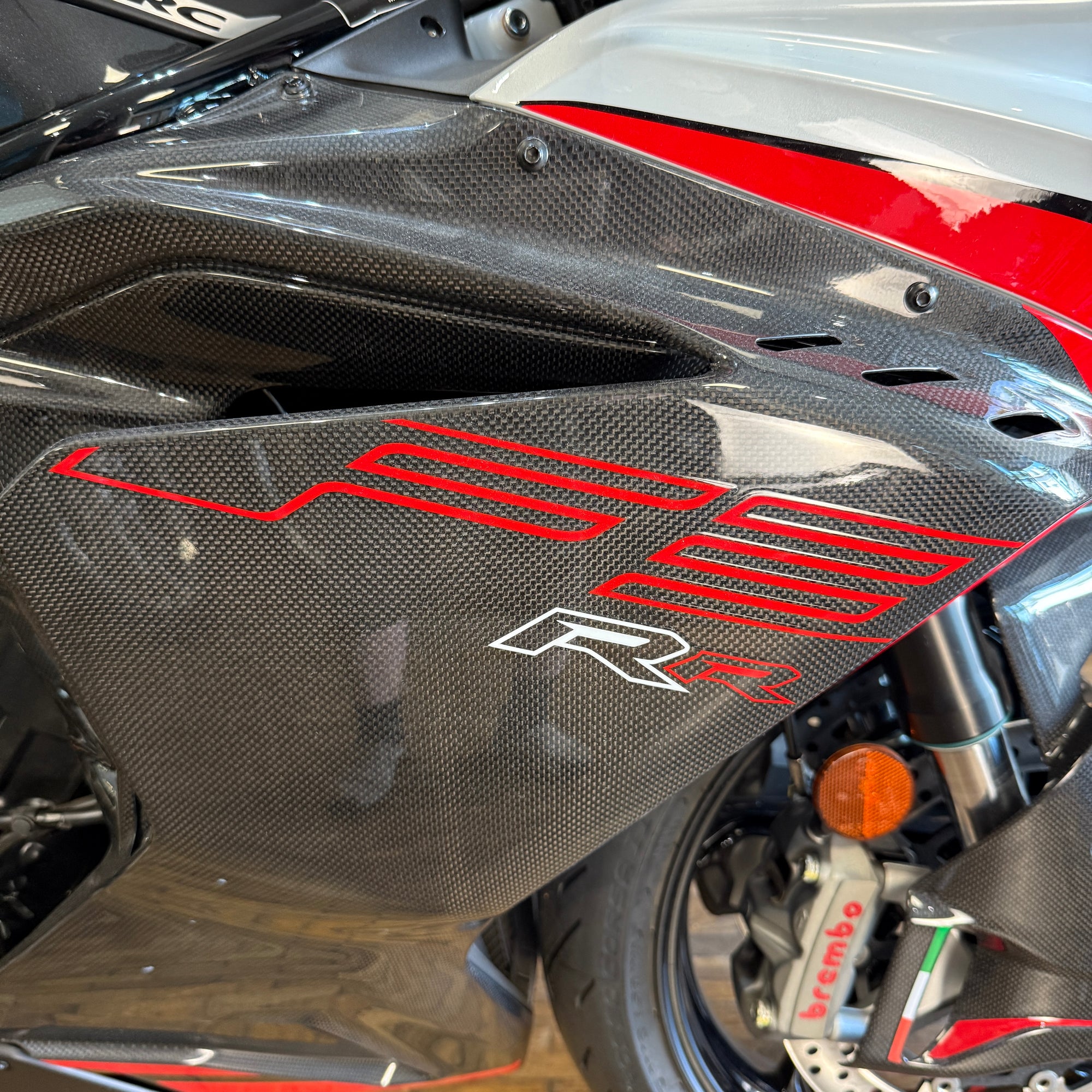 MV Agusta F3 800 RR - SURREAL WHITE/MAMBA RED