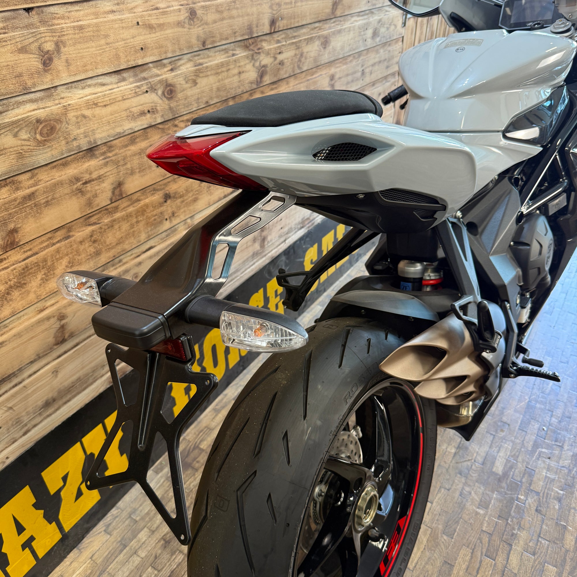 MV Agusta F3 800 RR - SURREAL WHITE/MAMBA RED