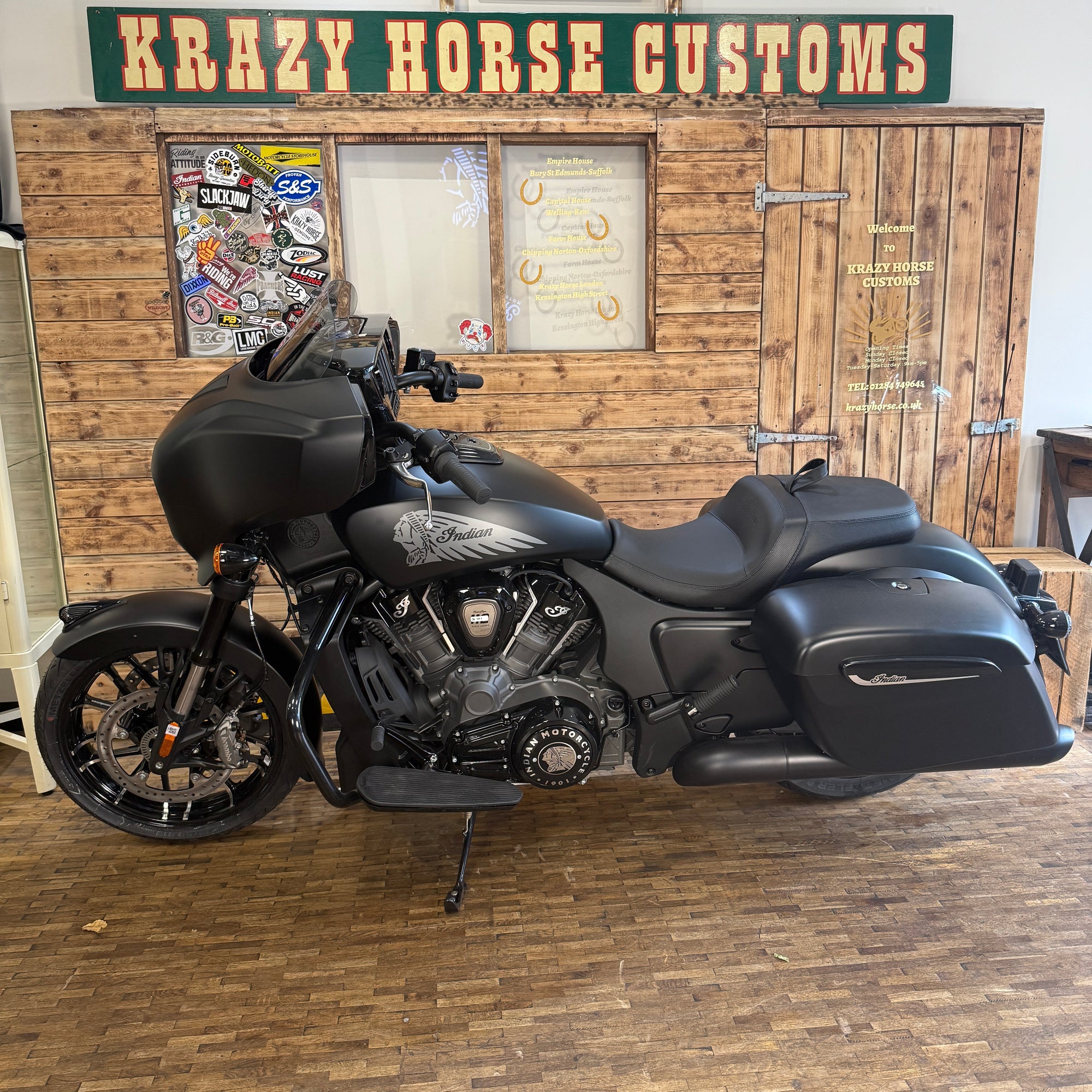 INDIAN CHIEFTAIN DARK HORSE 112 Power Plus - Black smoke