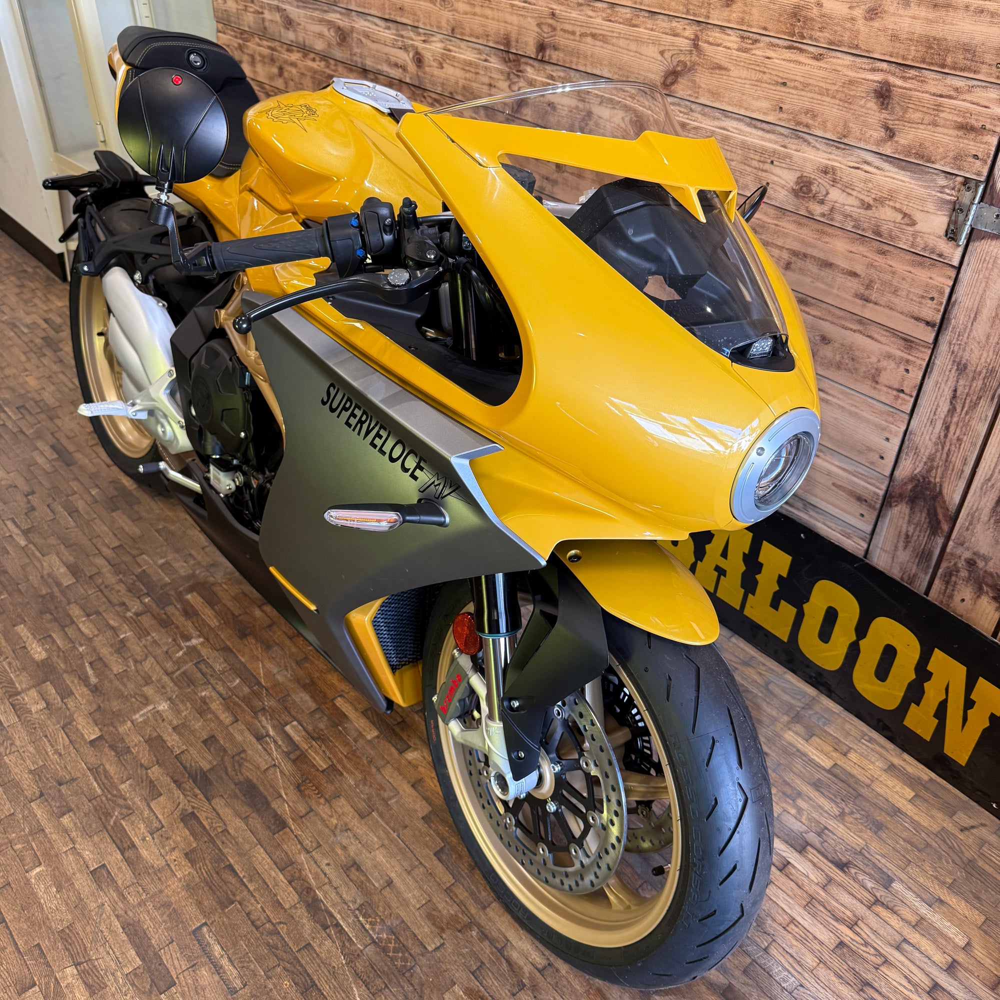 MV Agusta Superveloce E5 - Metallic Yellow/ Matt metallic Graphite