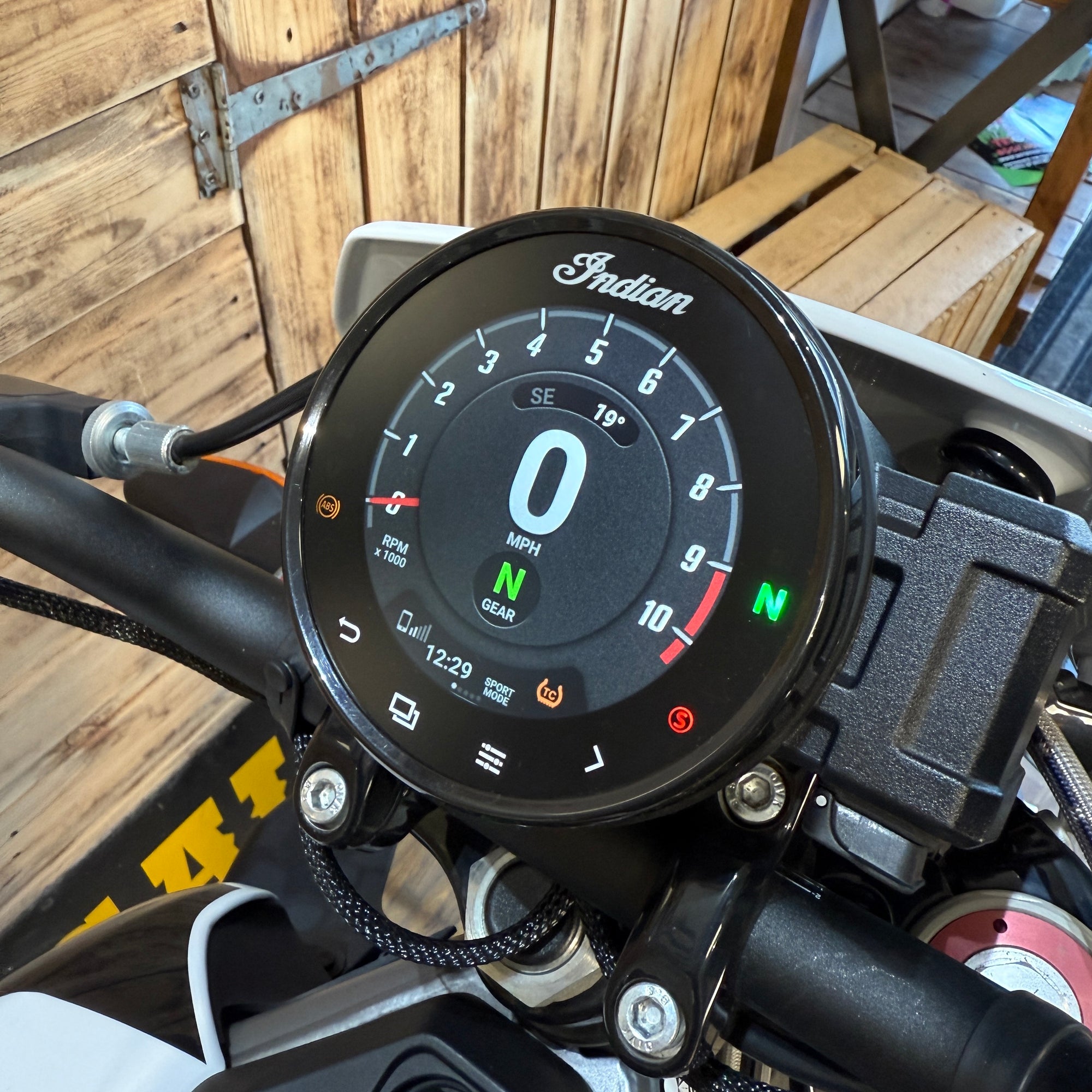 INDIAN FTR SPORT - White lightening/Indy red - Preloved